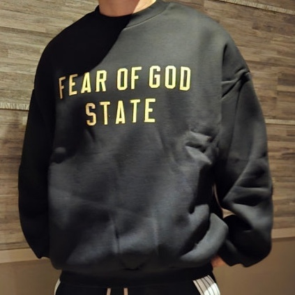 Essentials Fleece State Crewneck Black - 24FW 착용 스타일