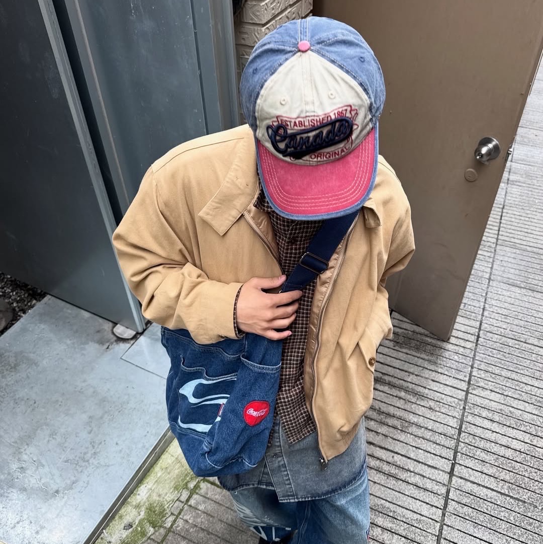 SPORT CHAMBER x Coca-Cola Balloon Denim Pants Blue, SPORT CHAMBER x Coca-Cola Denim Cross Bag Blue 착용 스타일 - 3