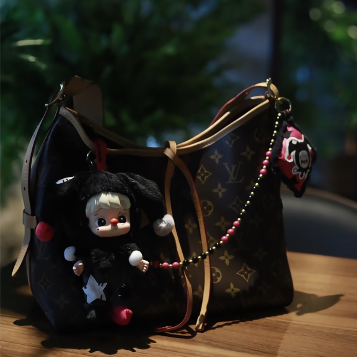 Pop Mart Why So Serious Series Vinyl Plush Pendant Shadow Joker (Opened Case), Pop Mart Why So Serious Series Pendant Chain Shadow Joker (Opened Case) 착용 스타일