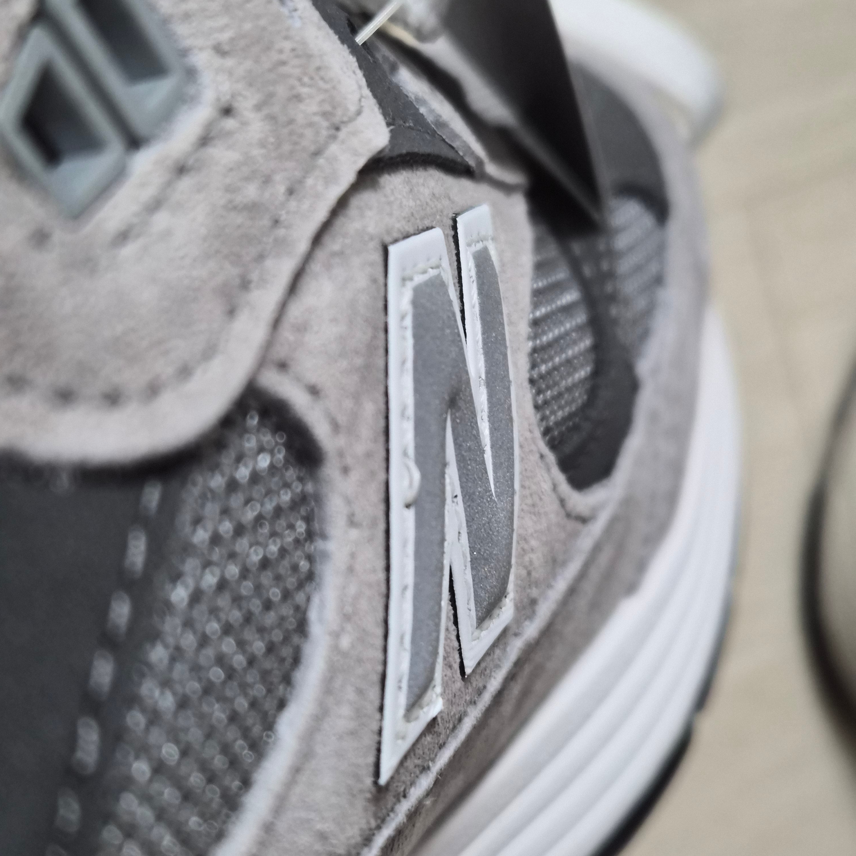 New Balance 992 Made in USA Core Grey Silver Metallic 착용 스타일 - 2