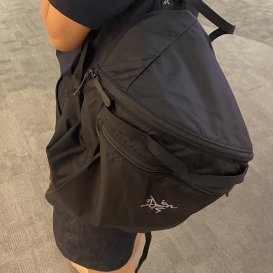 Arc'teryx Heliad 15 Backpack Black 착용 스타일