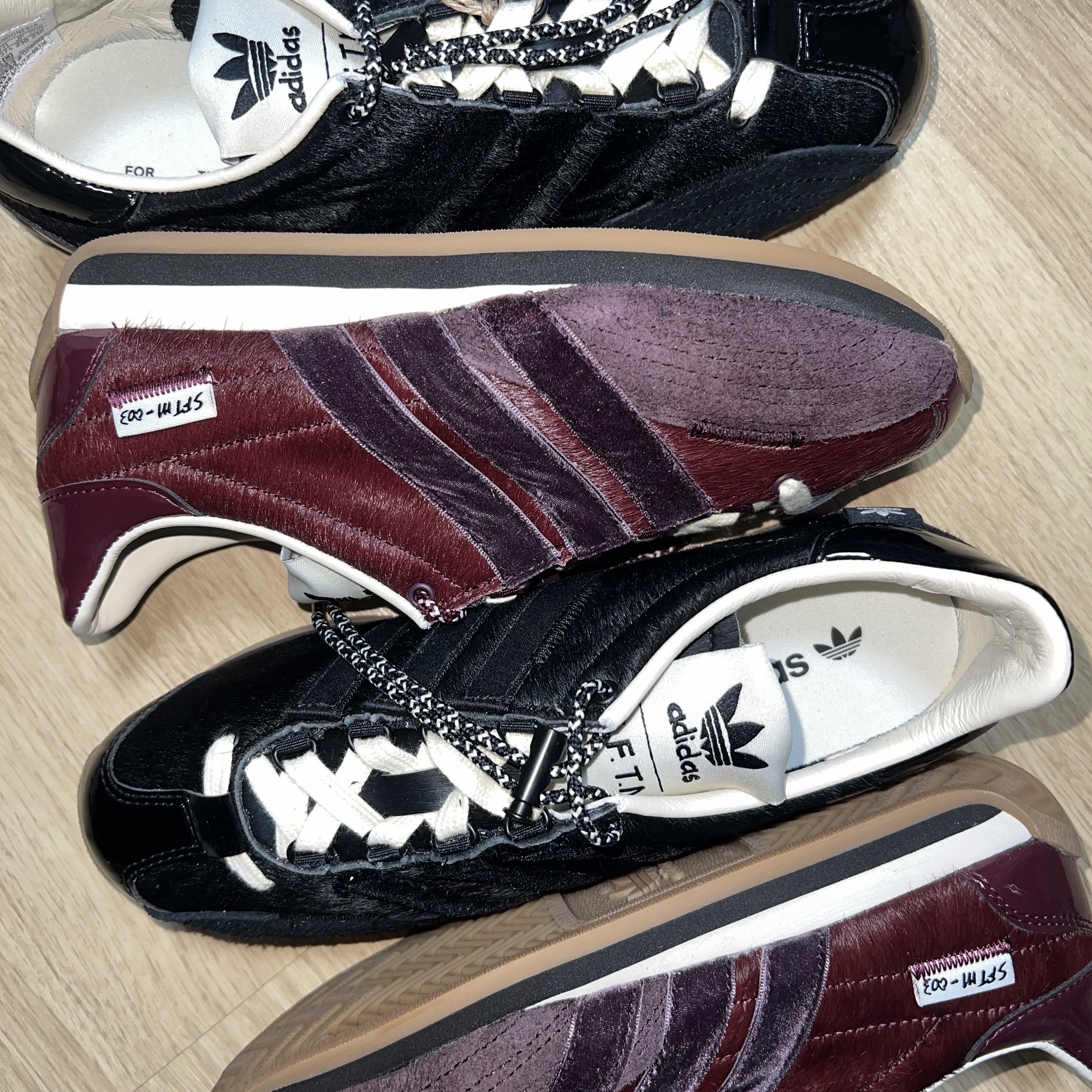 Adidas x Song for the Mute Country OG Core Black Cream White, Adidas x Song for the Mute Country OG Maroon Core Black 착용 스타일