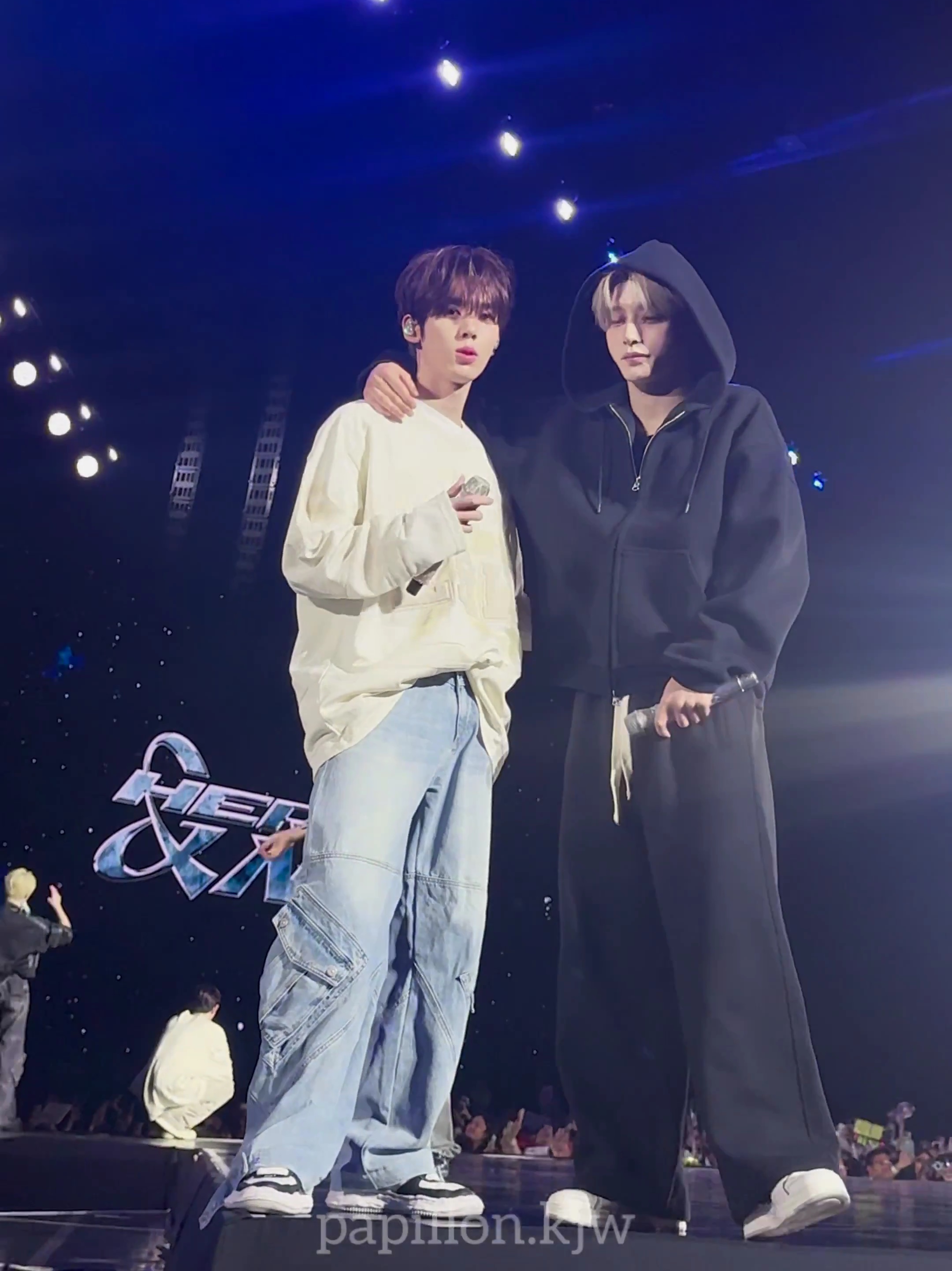Nonnod Scuba Zip Hoodie Grey, Nonnod Scuba Zip Hoodie Black 착용 스타일 - 3