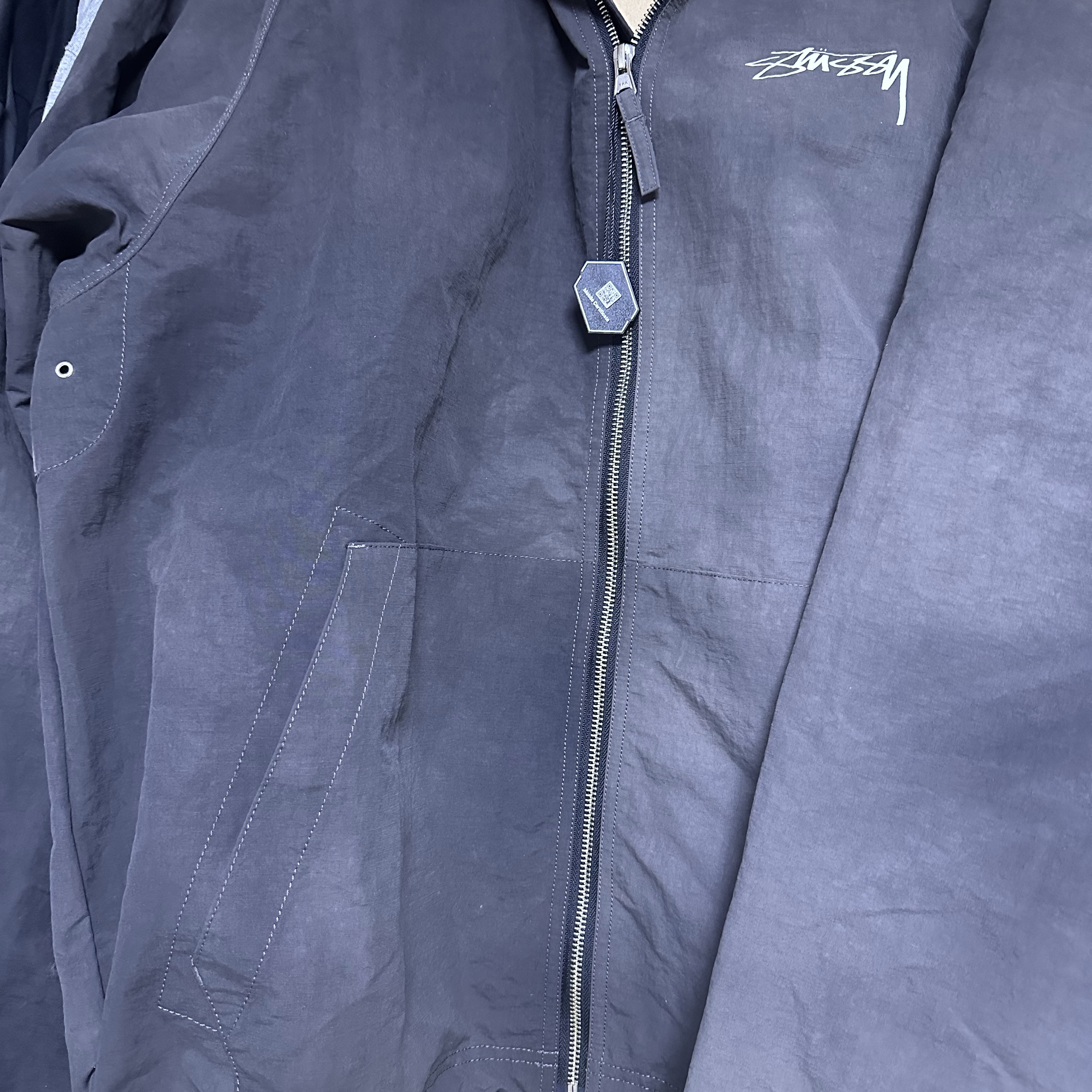 Stussy Wave Dye Beach Shell Jacket Black 착용 스타일 - 2