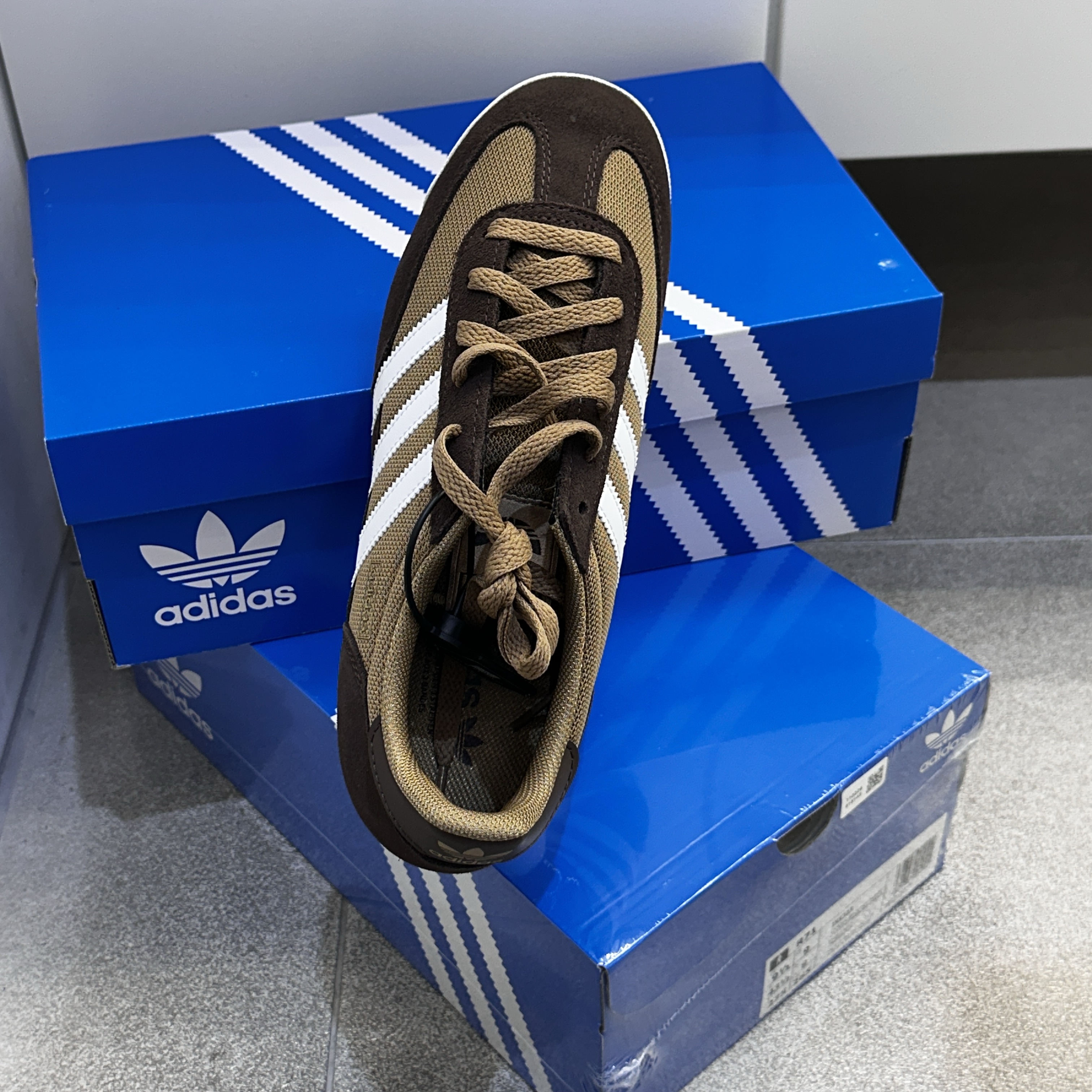 Adidas R71 Cardboard Brown 착용 스타일