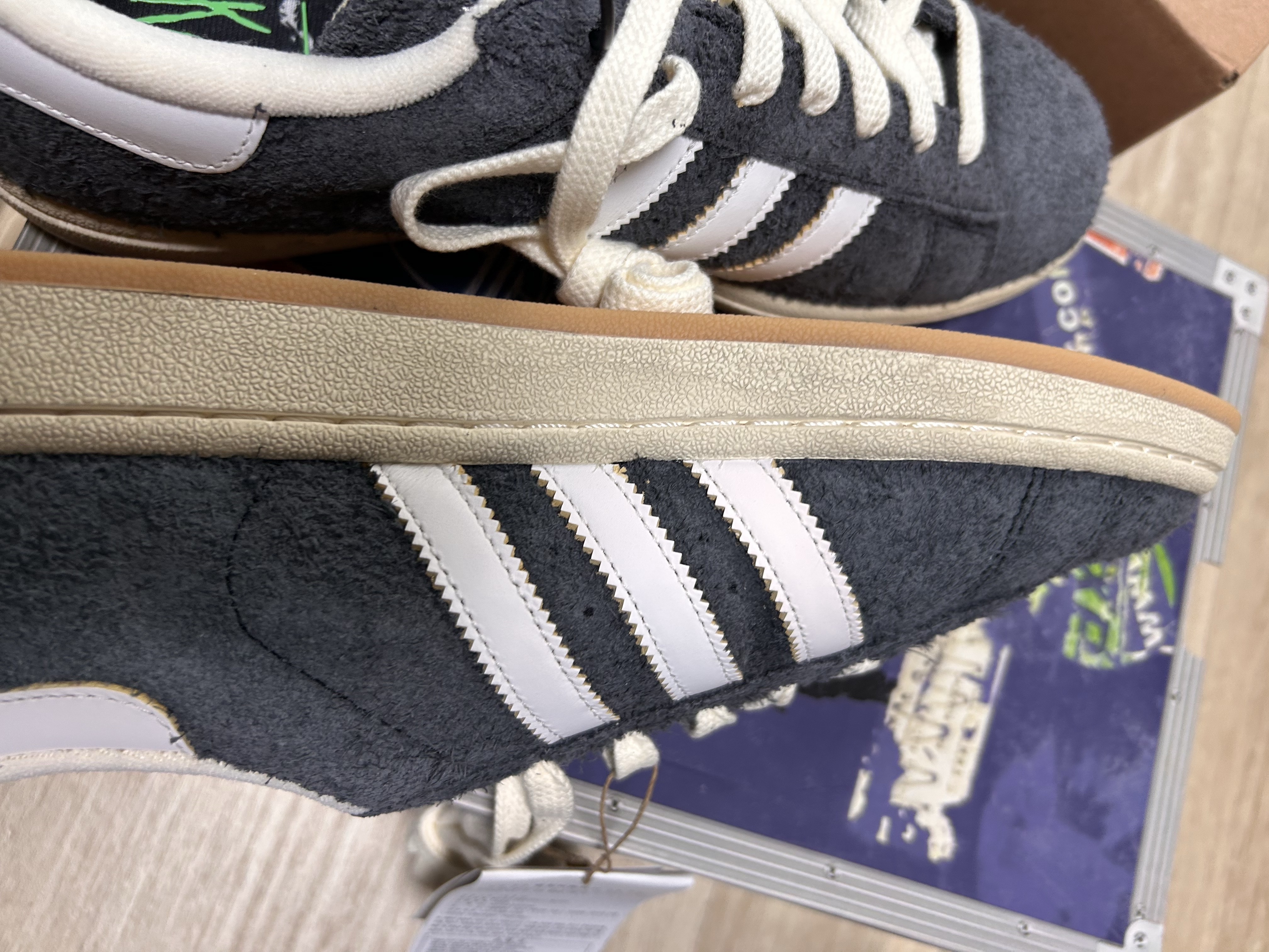 Adidas x KoRn Campus 2.0 Carbon Cloud White 착용 스타일
