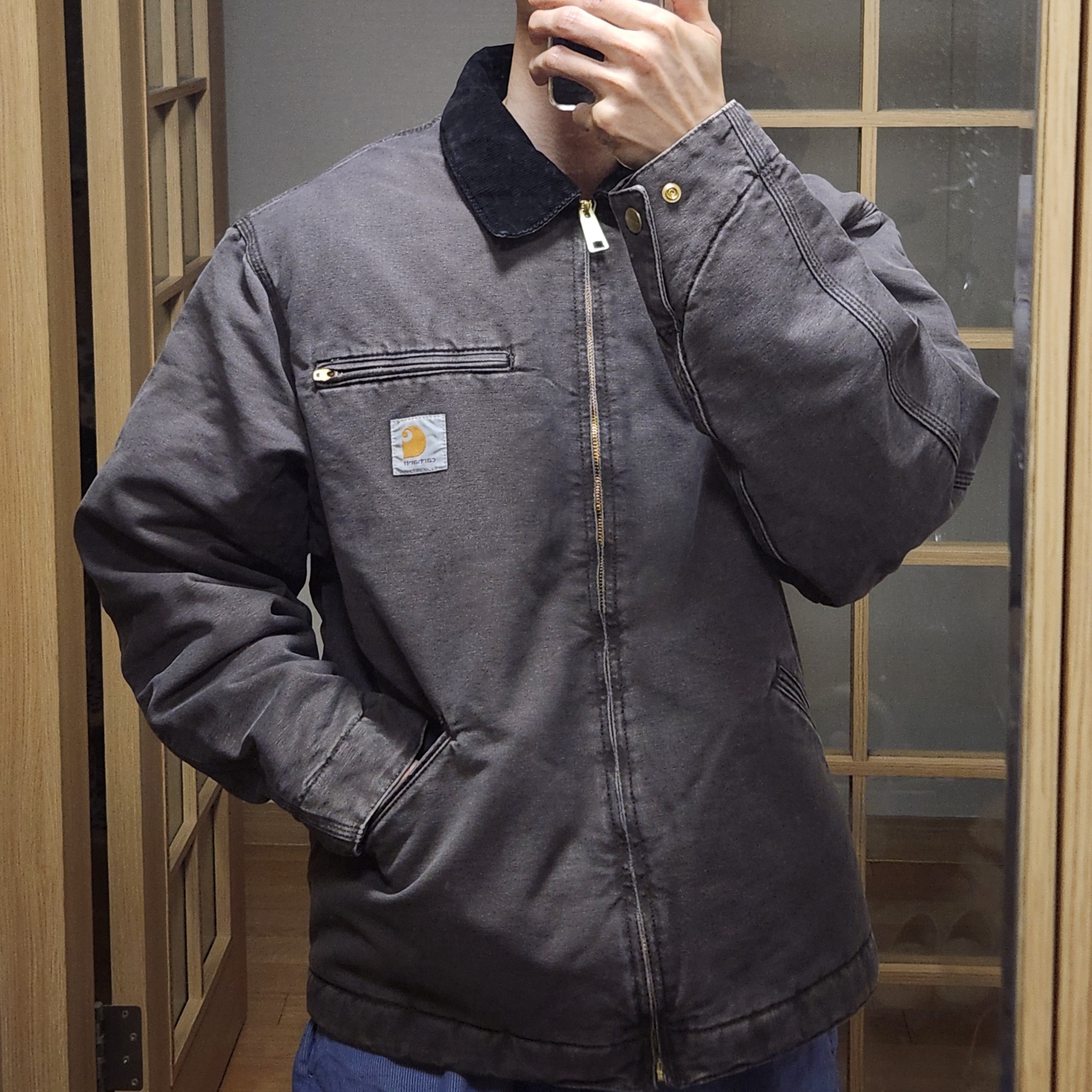 Carhartt WIP OG Detroit Jacket Tobacco Black 착용 스타일