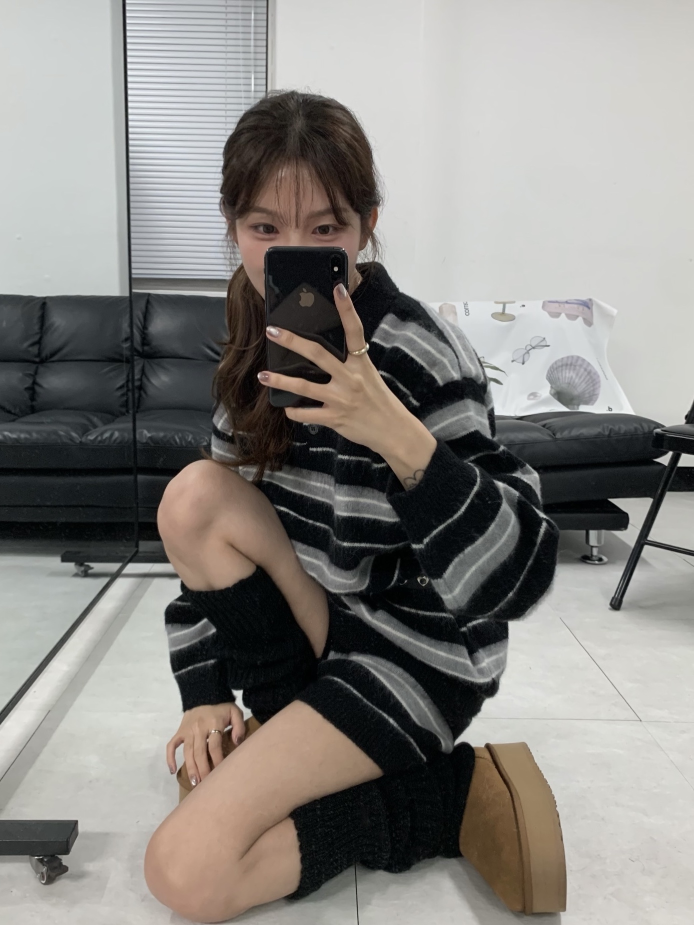 (W) UGG Classic Mini Platform Boots Chestnut 착용 스타일 - 1