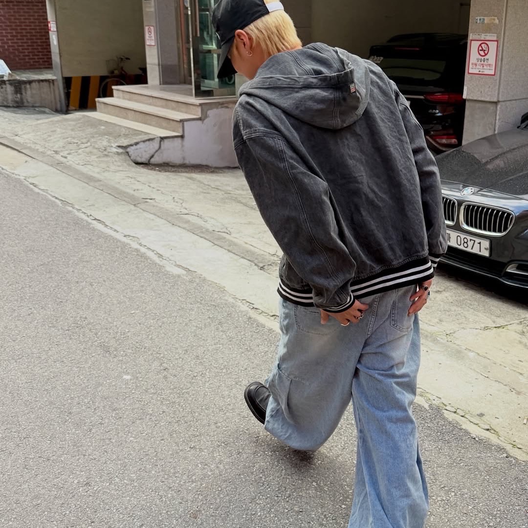 SPORT CHAMBER x Coca-Cola Denim Hood Jumper Black 착용 스타일 - 4
