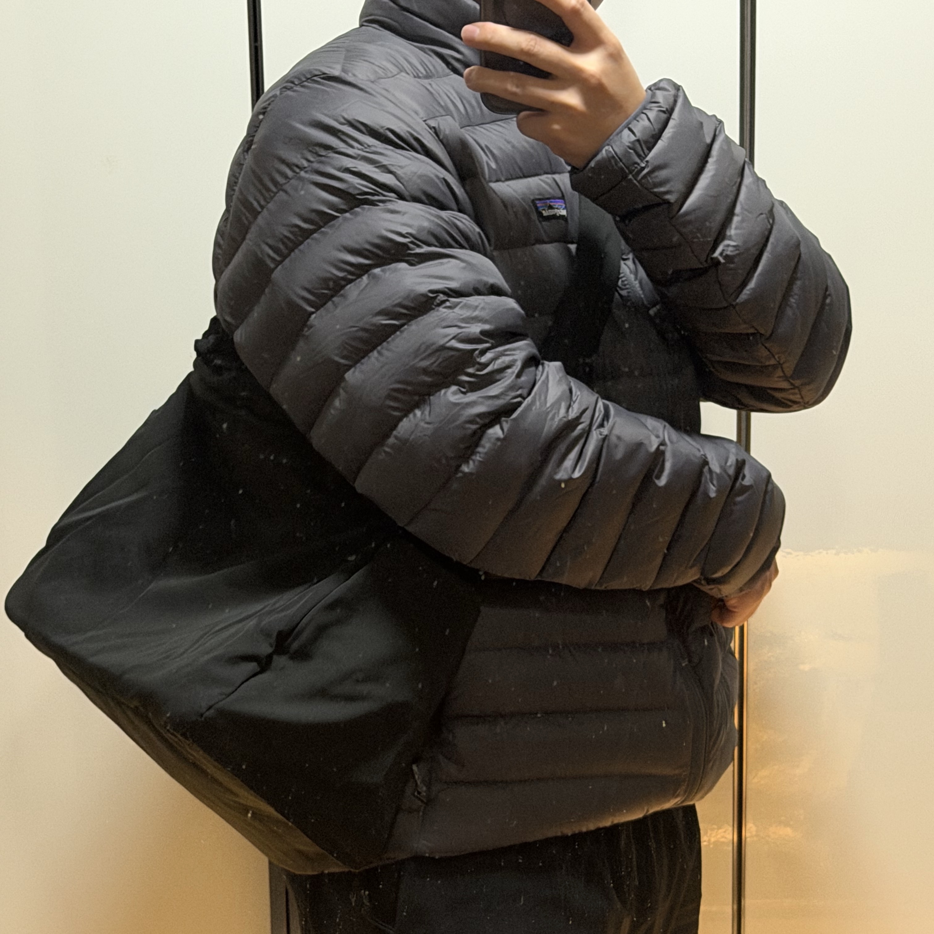 Patagonia Down Sweater Forge Grey 착용 스타일