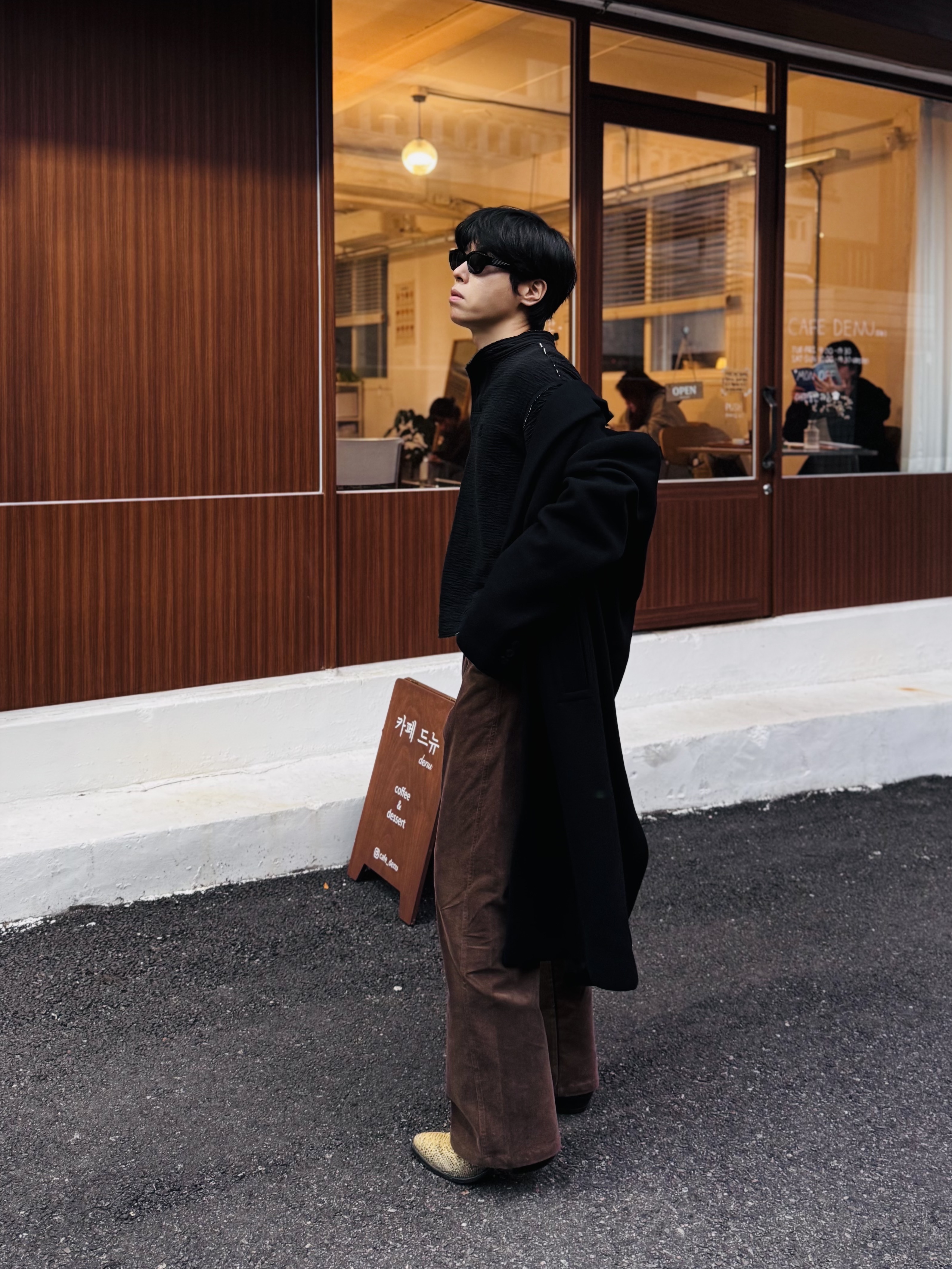 Customellow Cashmere Blended Single Coat Black 착용 스타일 - 1