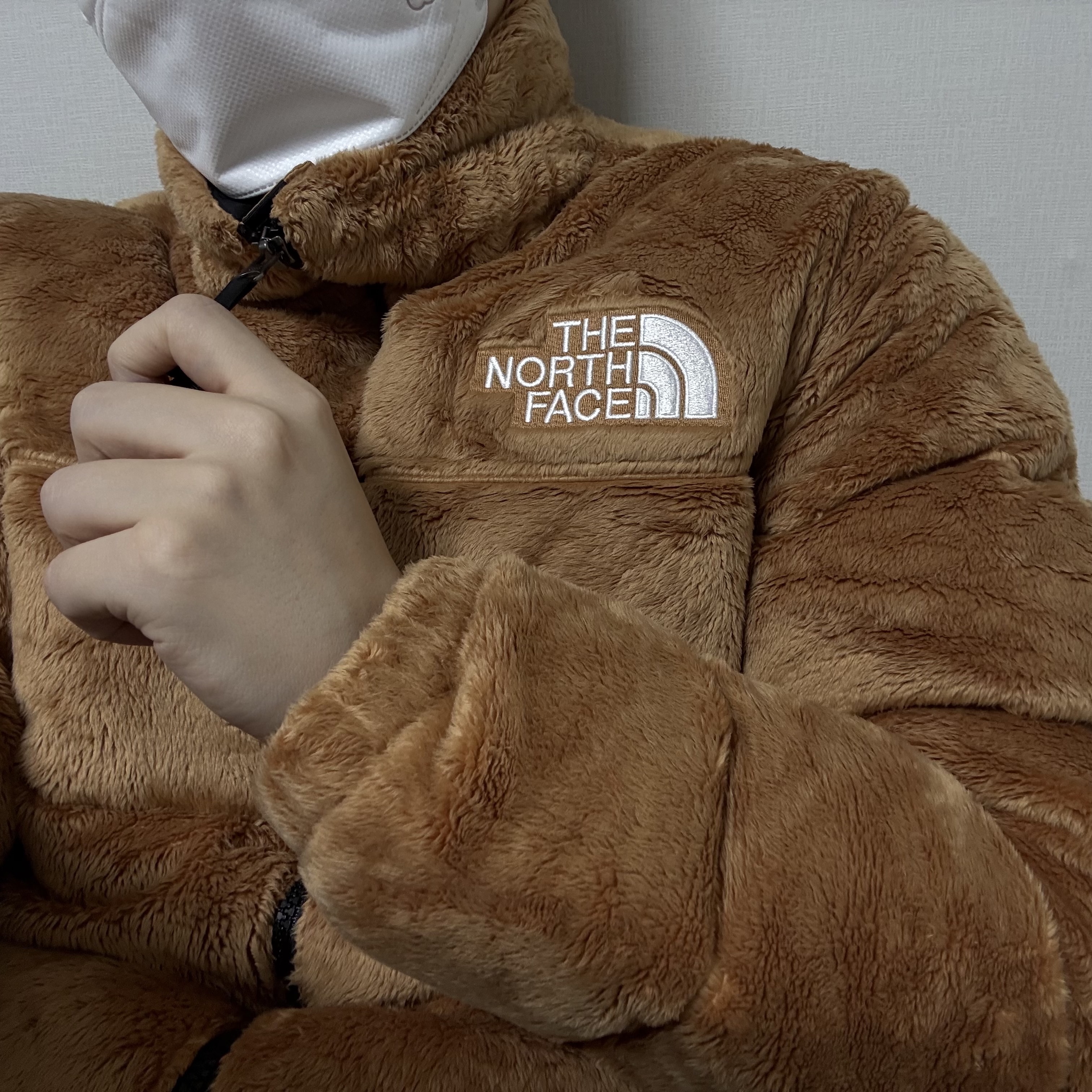(W) The North Face Versa Velour Nuptse Jacket Almond Butter, The North Face Versa Velour Nuptse Jacket Almond Butter 착용 스타일