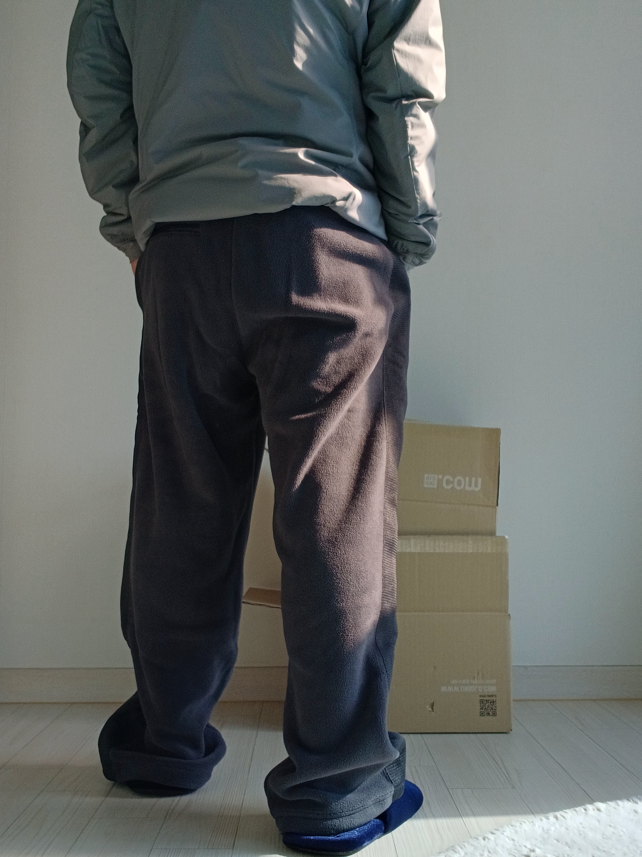 Uniqlo x Needles Fleece Wide Pants Dark Gray - KR 착용 스타일 - 3