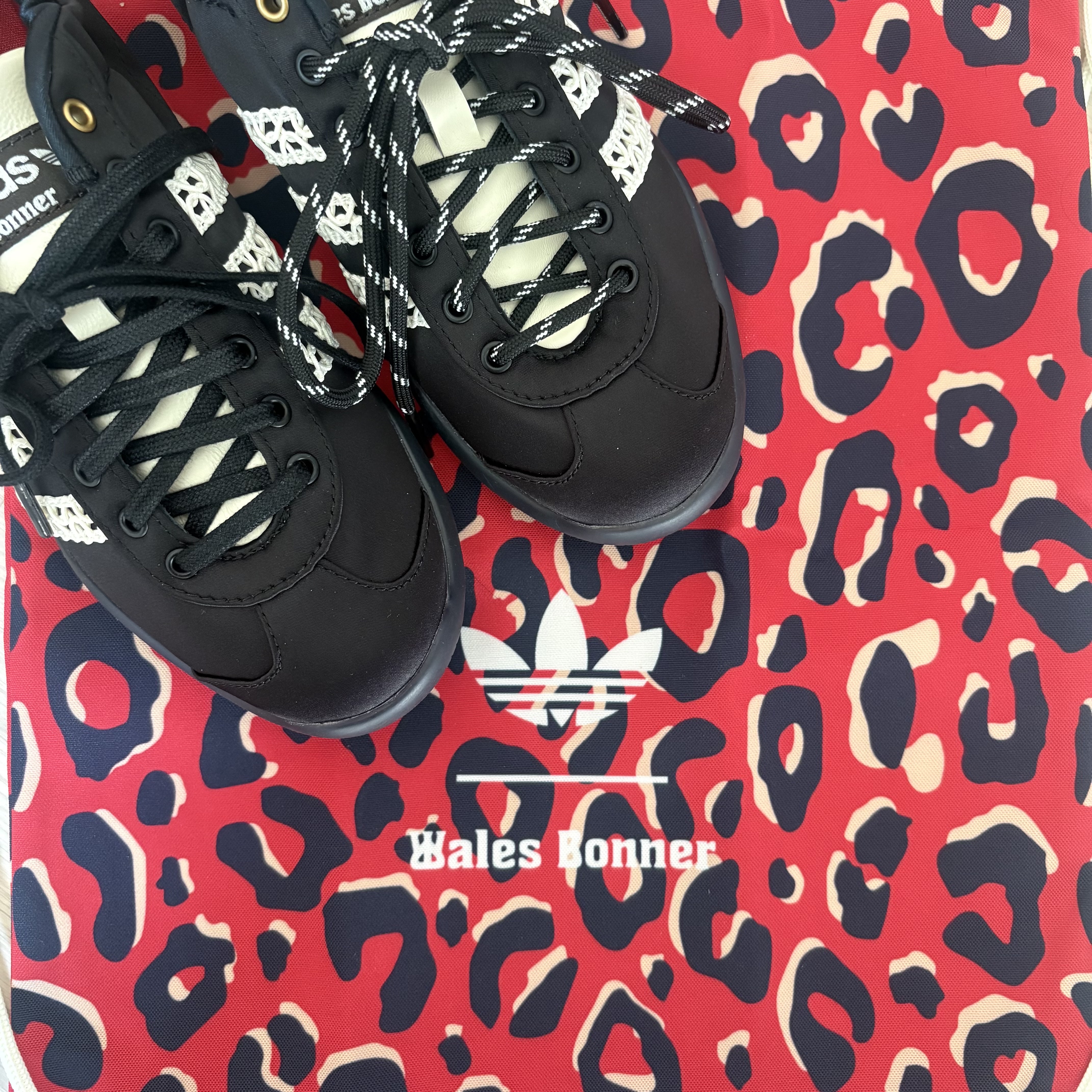Adidas x Wales Bonner Karintha Satin Core Black Dark Brown 착용 스타일 - 2