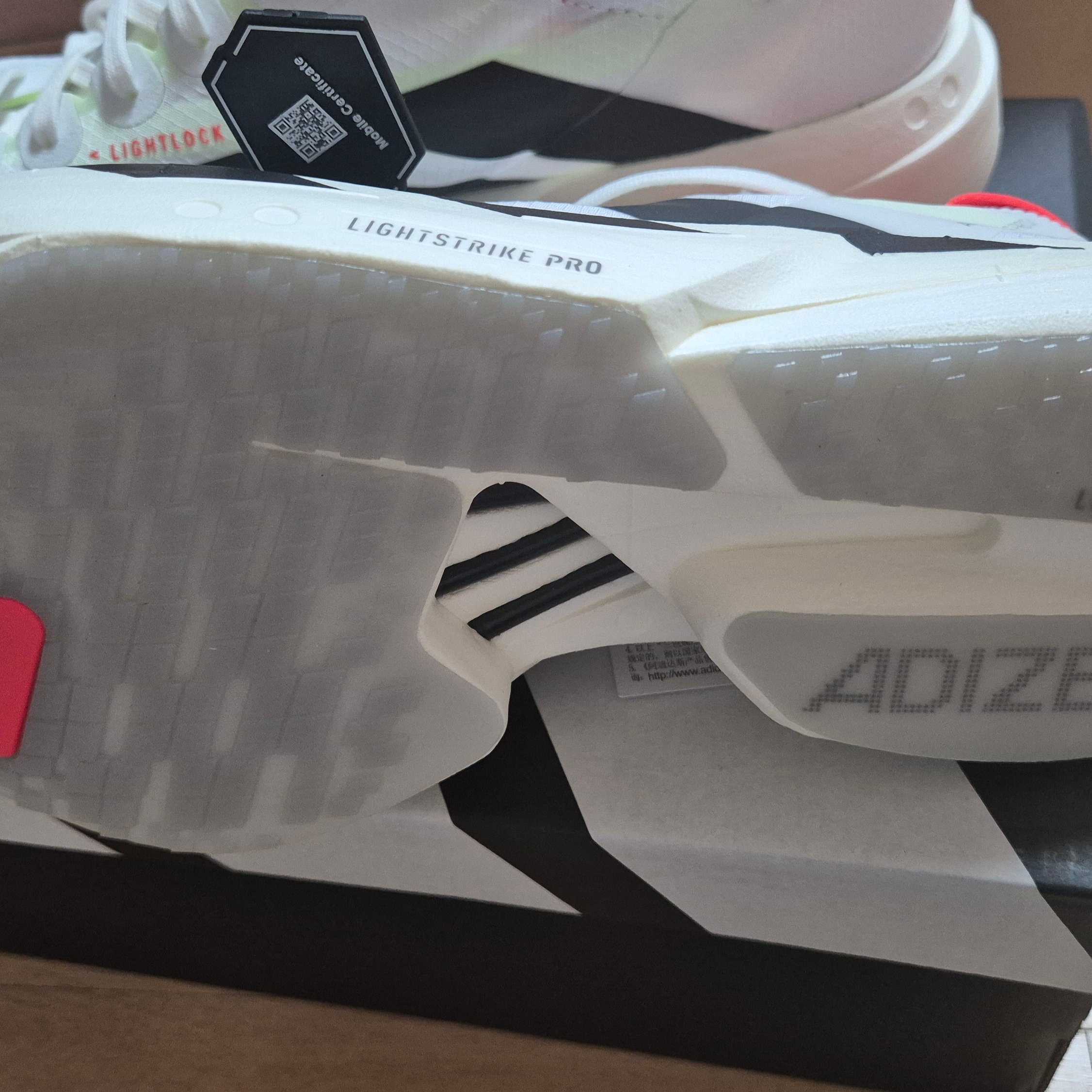 Adidas Adizero Adios Pro 4 Cloud White Core Black 착용 스타일 - 3
