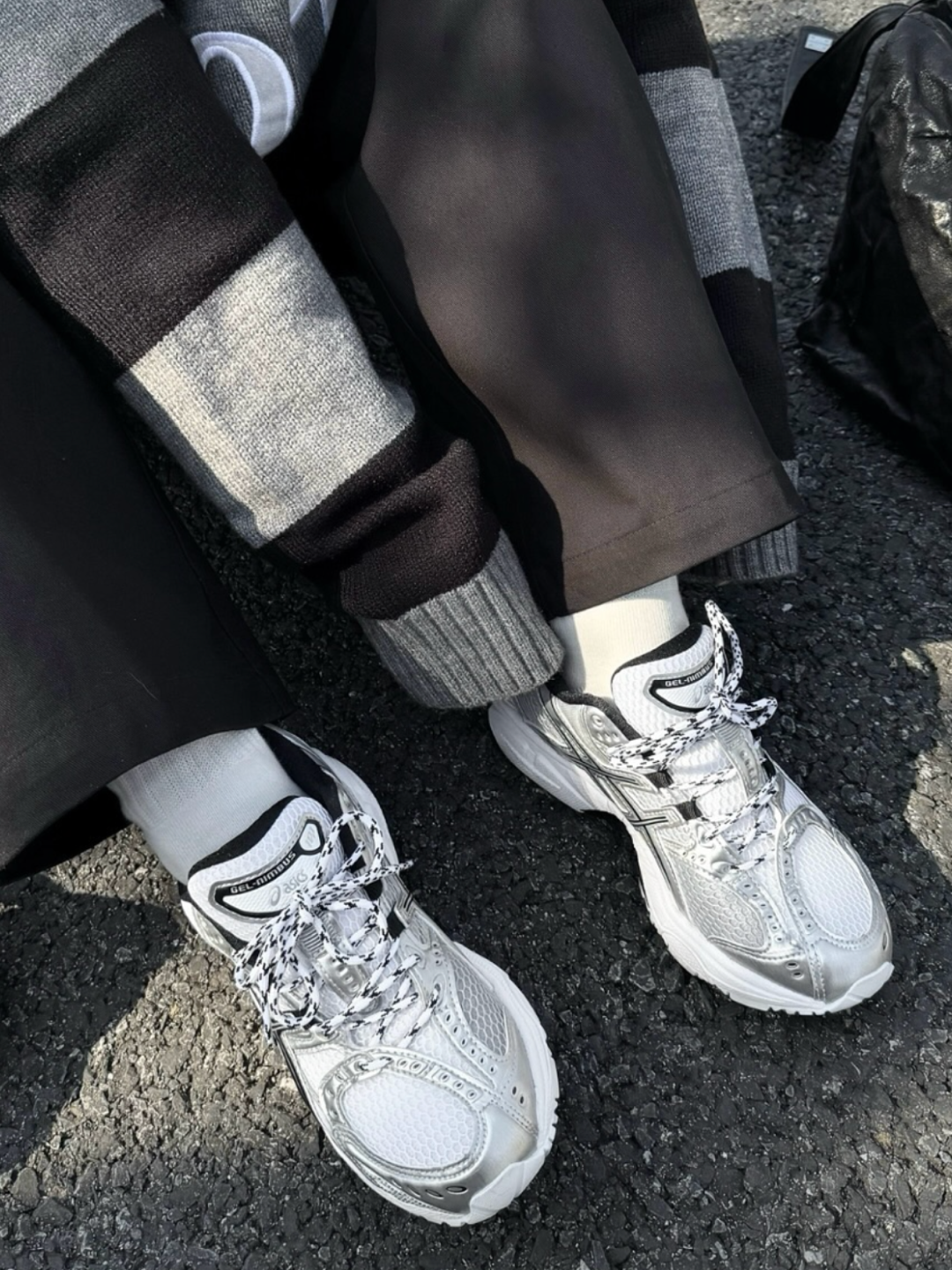 Asics Gel-Nimbus 10.1 Black Pure Silver - Korea Exclusive, Asics x Unaffected Gel-Kayano 20 Obsidian Grey Black 착용 스타일 - 3