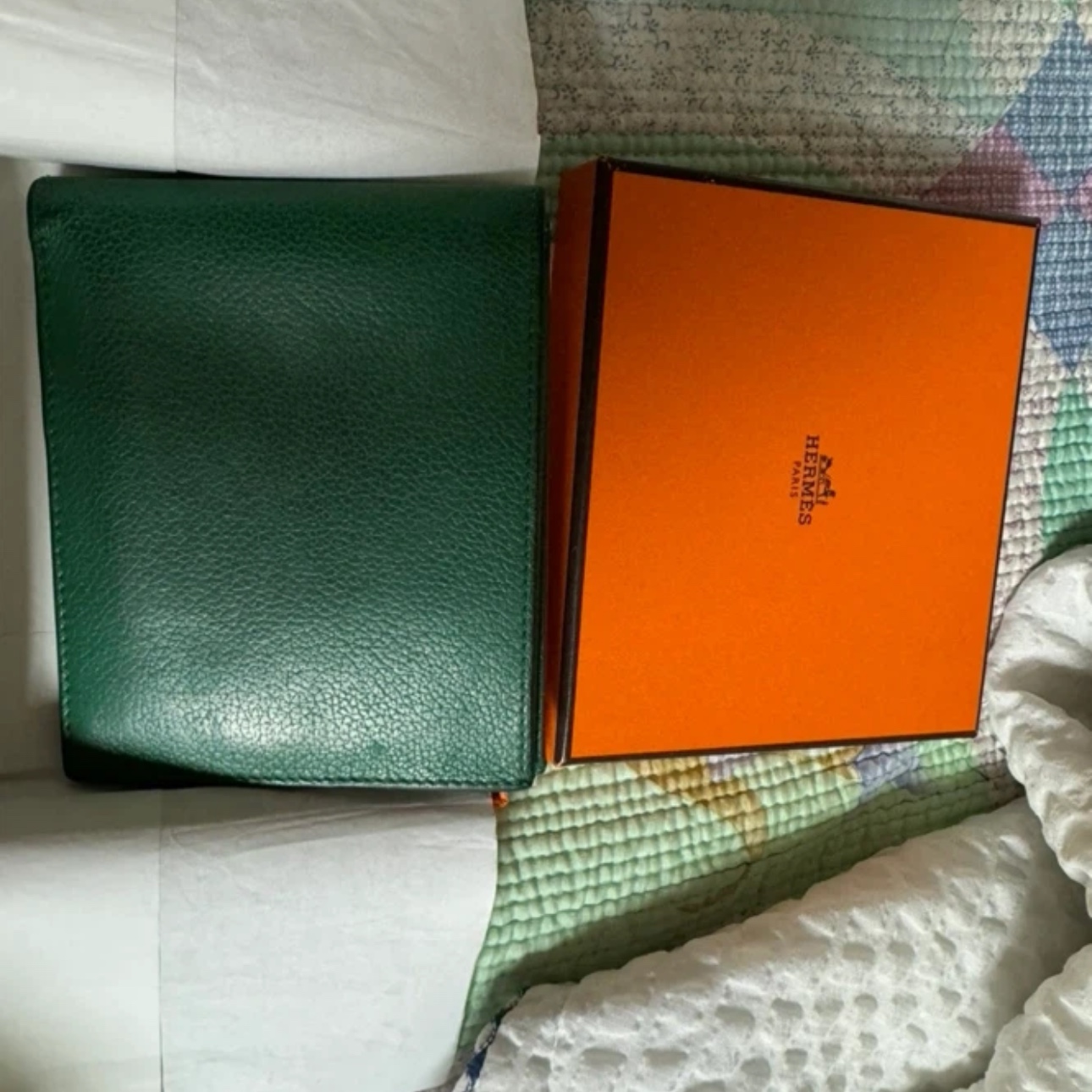 Hermes Citizen Twill Compact Wallet Vert Cypres Vert Fonce 착용 스타일