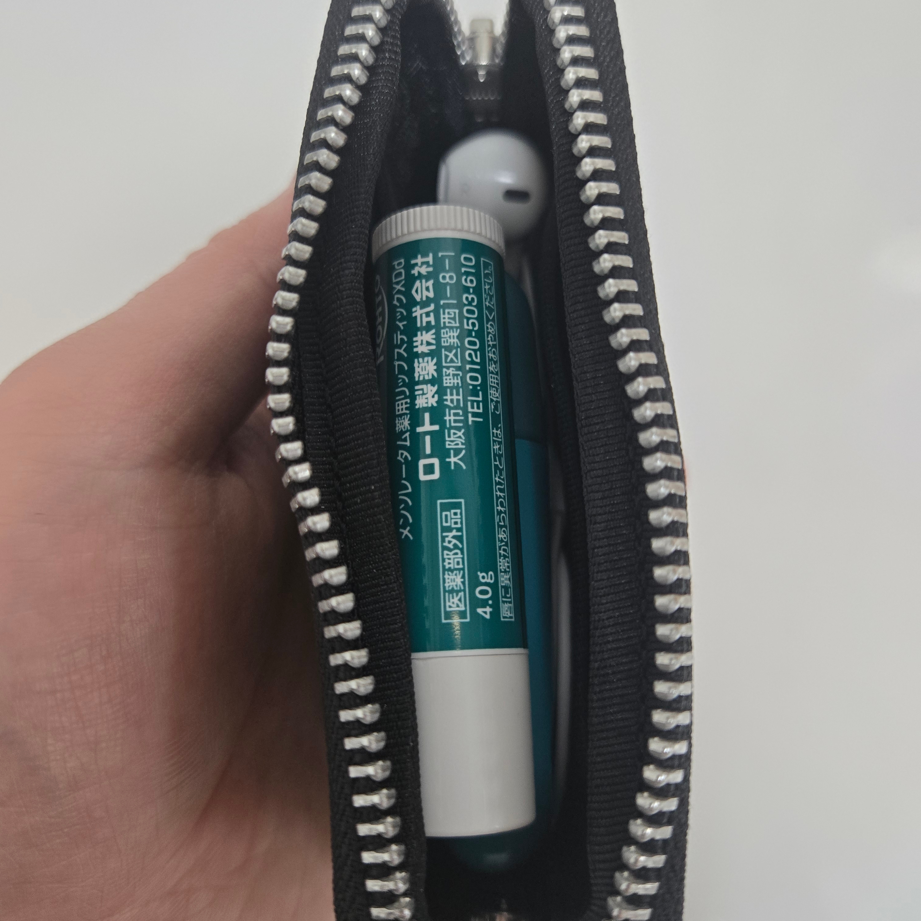 Porter Freestyle Multi Coin Case Black 착용 스타일 - 1