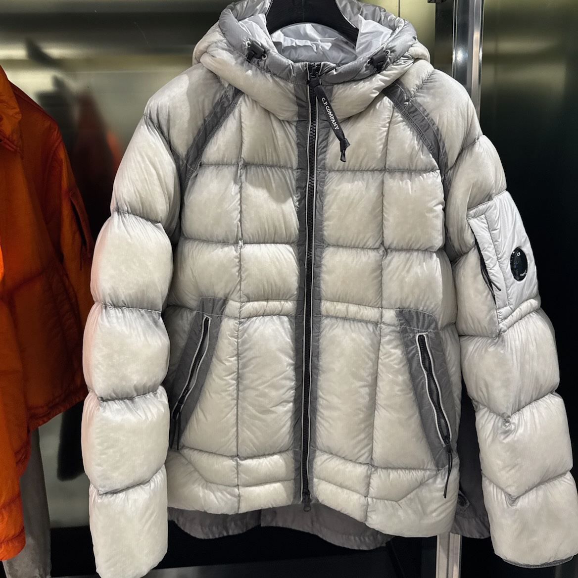 C.P. Company Korea Exclusive D.D. Shell Hooded Down Jacket Lunar Rock - 25FW 착용 스타일