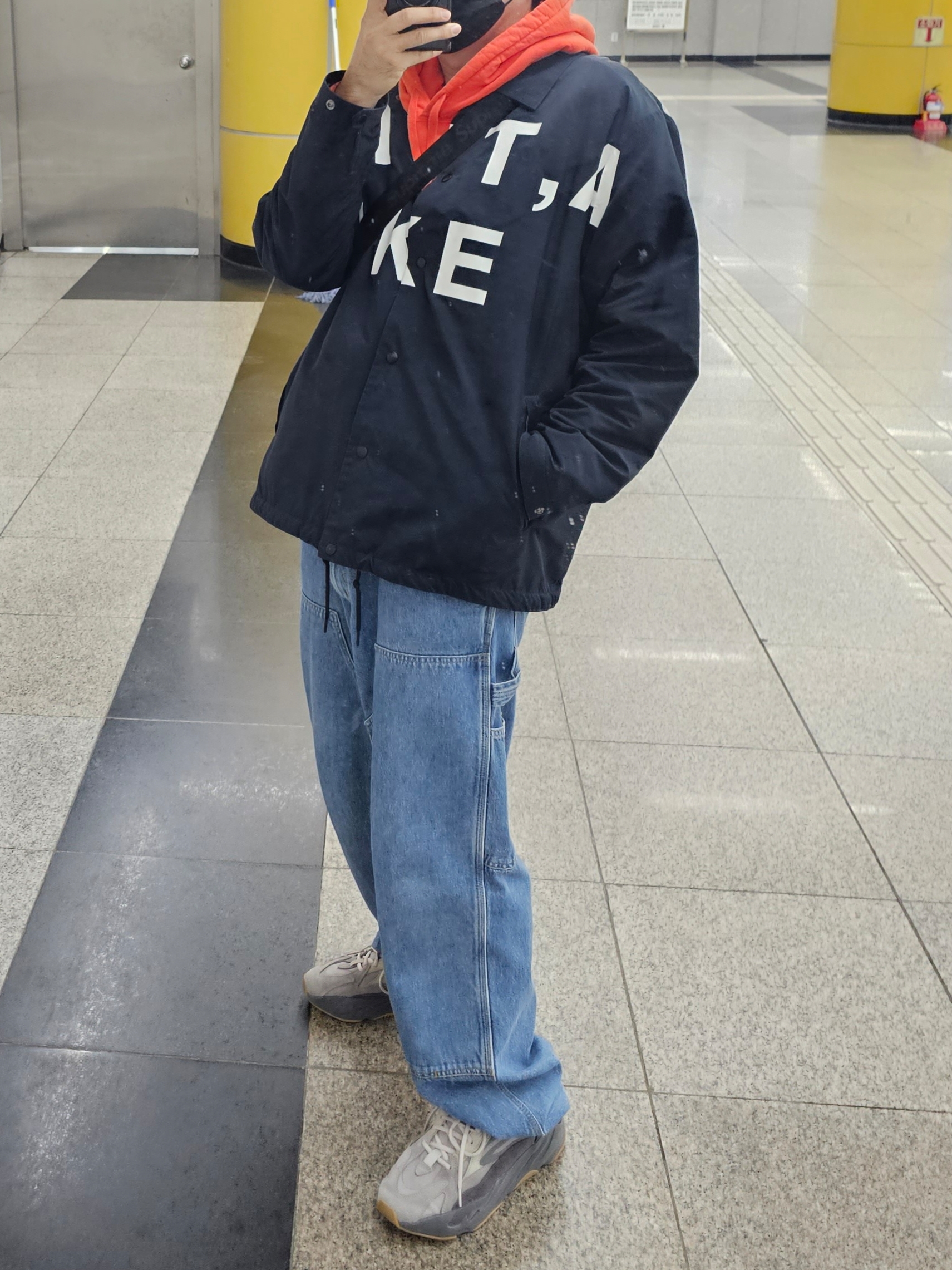 Nike x Patta Coach Jacket Dark Obsidian, Adidas Yeezy Boost 700 V2 Tephra 2023 착용 스타일