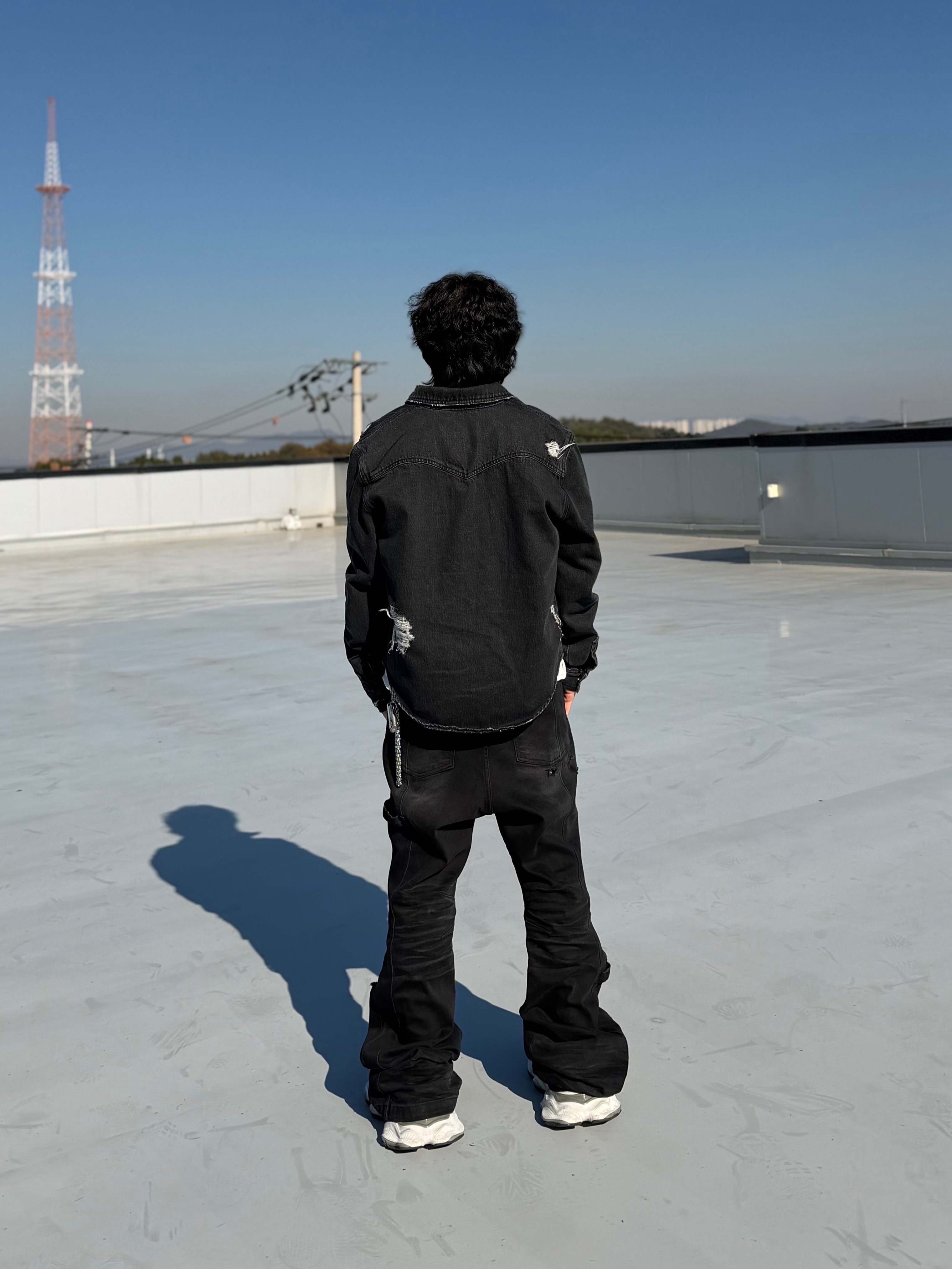 Balenciaga Cargo Sneakers White Grey, Chrome Hearts Silichrome CH Cross Pendant Black 2022/2023/2025 착용 스타일 - 2