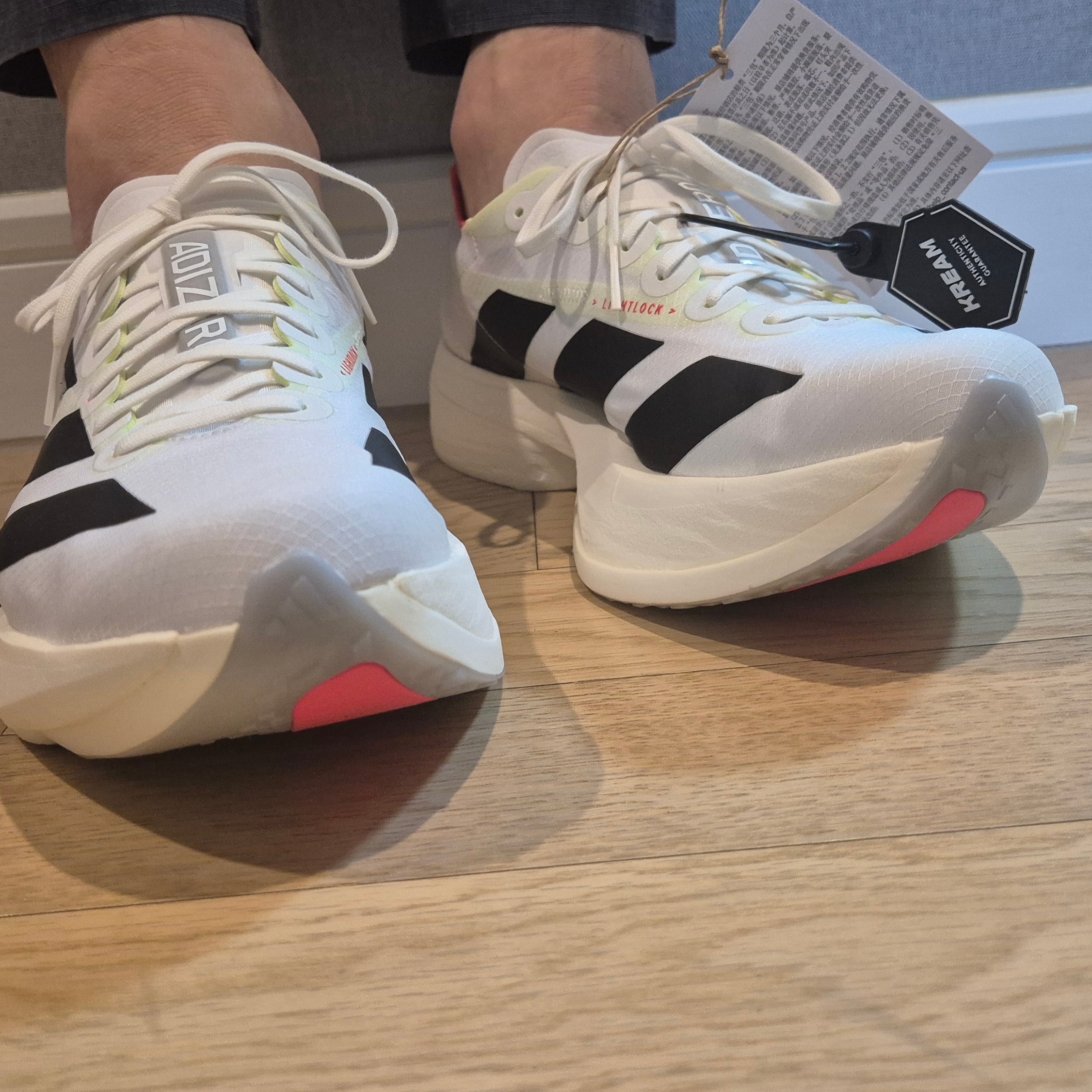 Adidas Adizero Adios Pro 4 Cloud White Core Black 착용 스타일 - 5