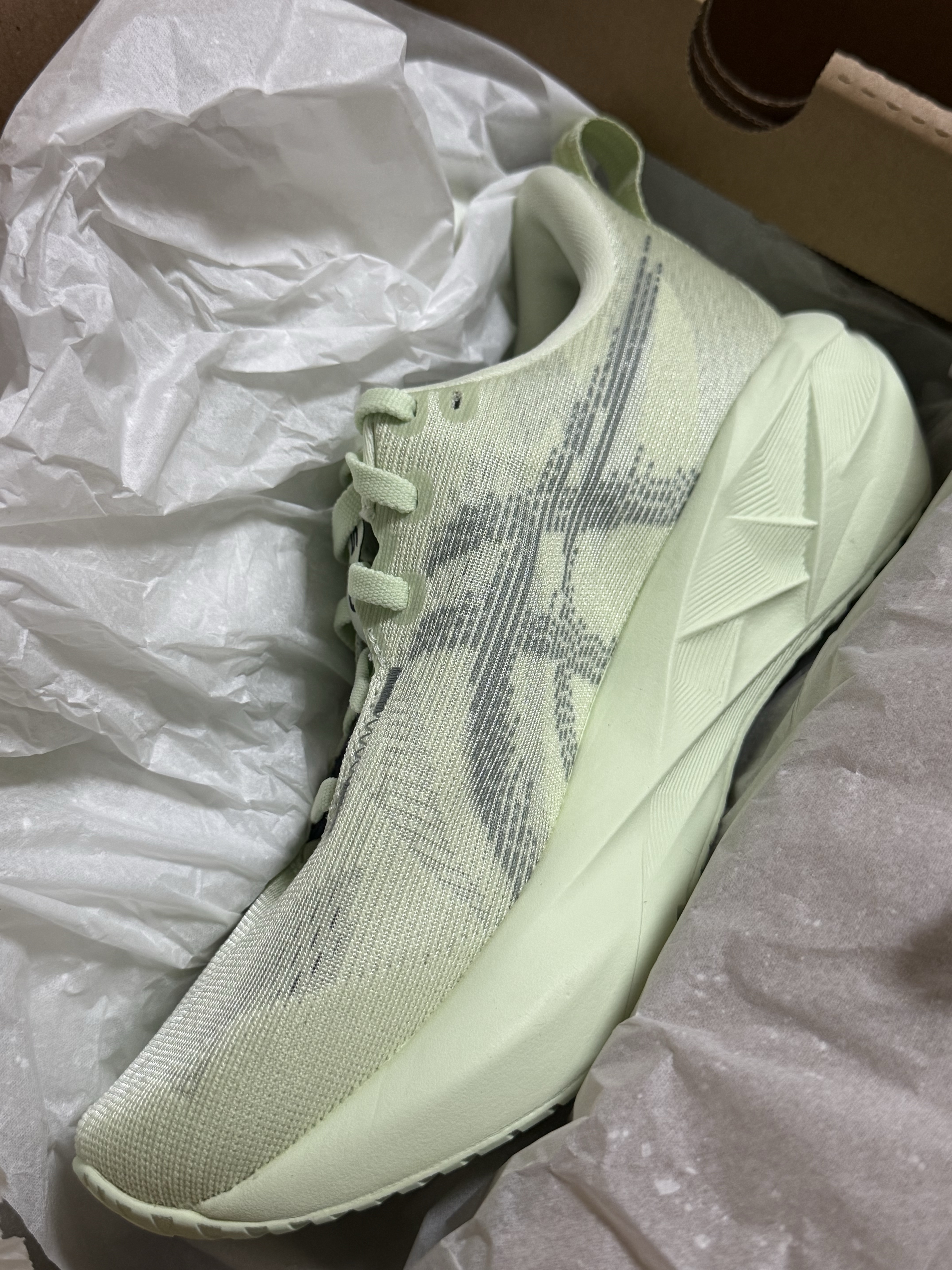 (W) Asics Novablast 5 Whisper Green Monument Blue 착용 스타일 - 1
