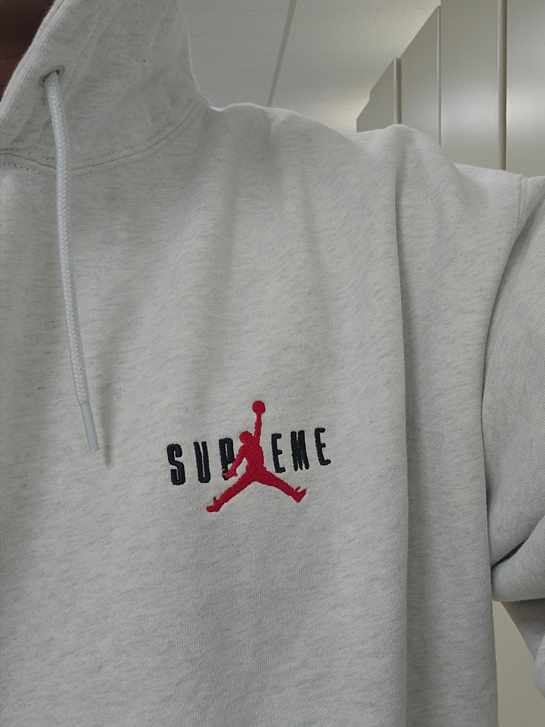 Supreme x Jordan Hooded Sweatshirt Ash Grey - 24FW 착용 스타일