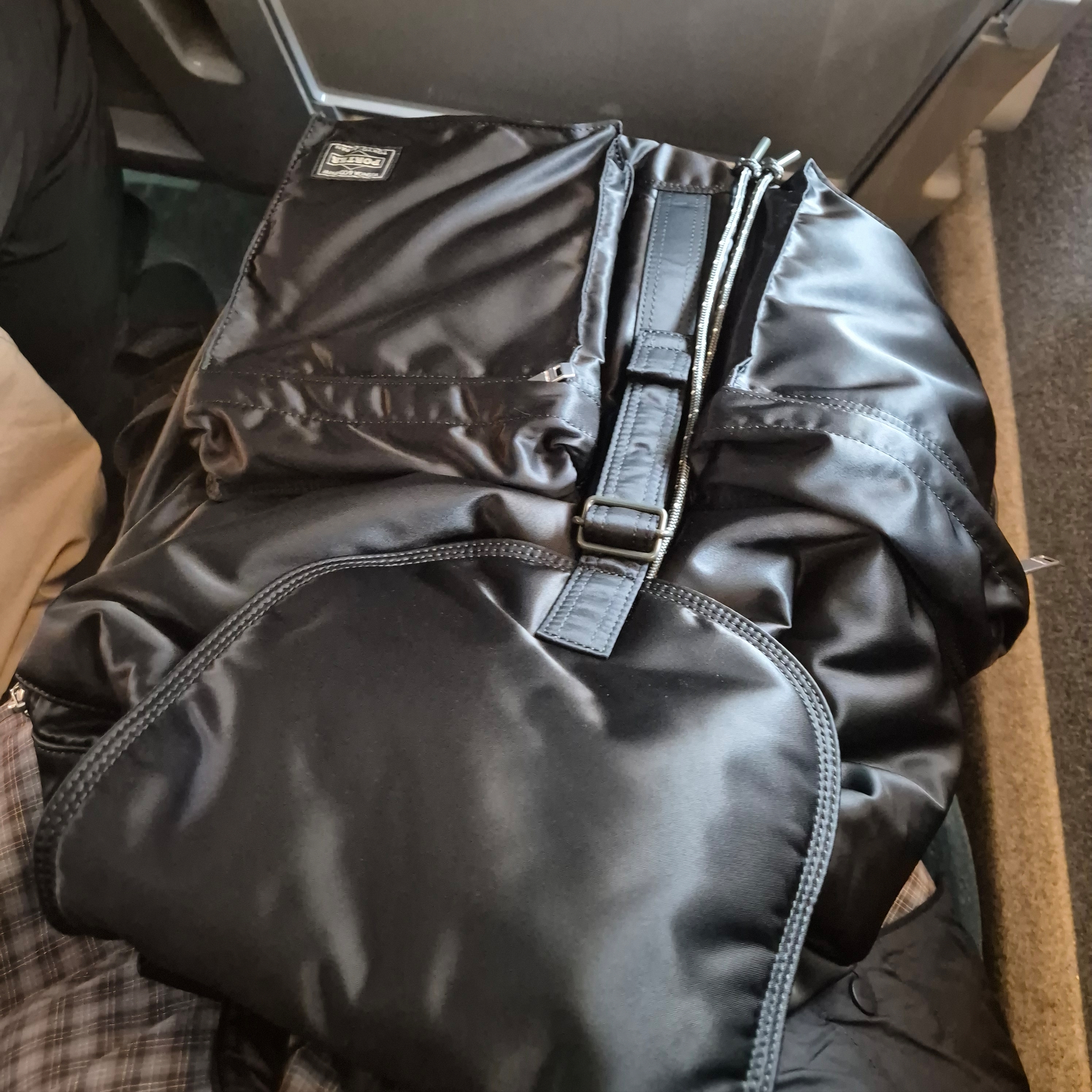 Porter All New Tanker Rucksack Black 착용 스타일