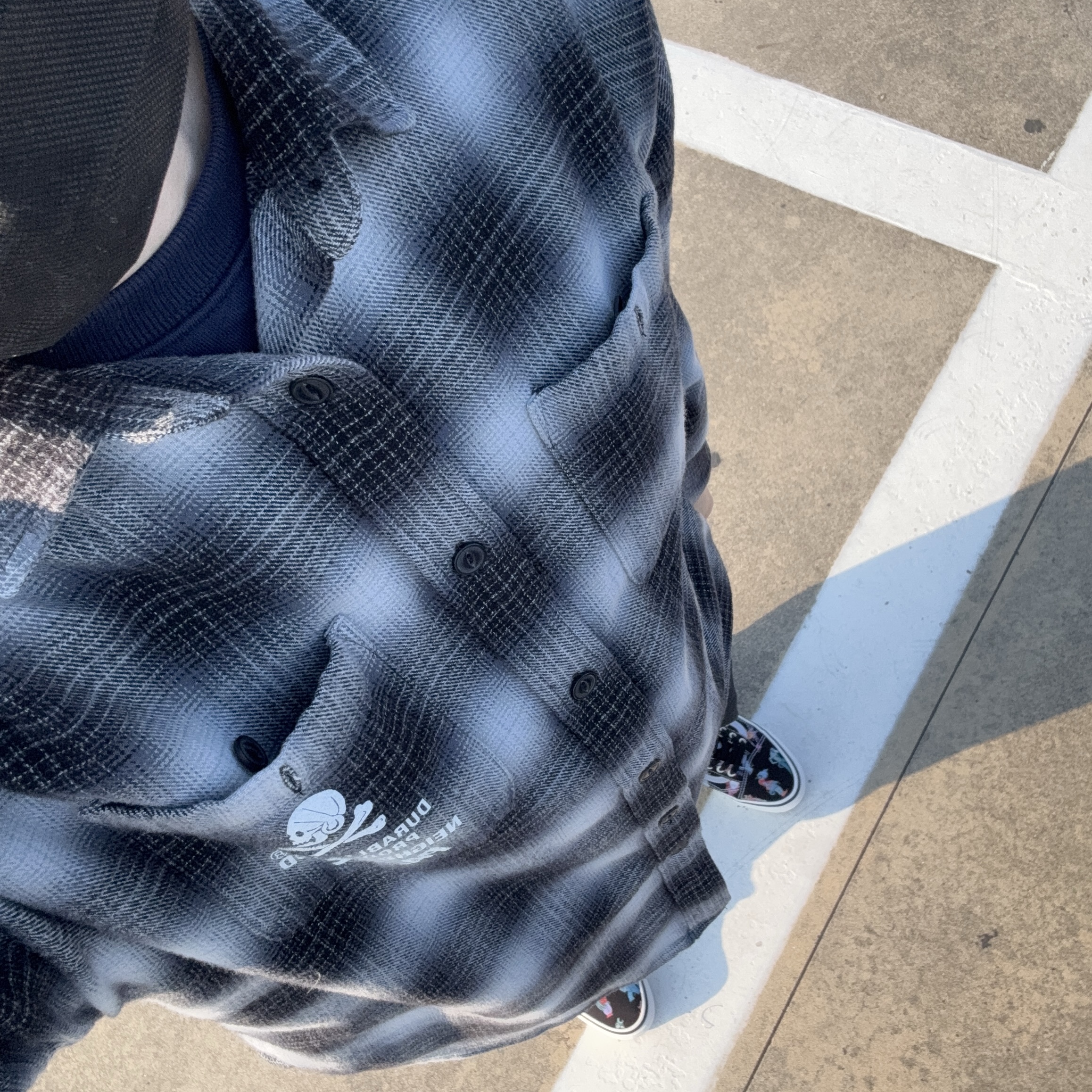 Palace x Neighborhood Shirt Grey Ombre Plaid - 25FW, Newjeans x The Powerpuff Girls Sweatshirt Navy 착용 스타일 - 3