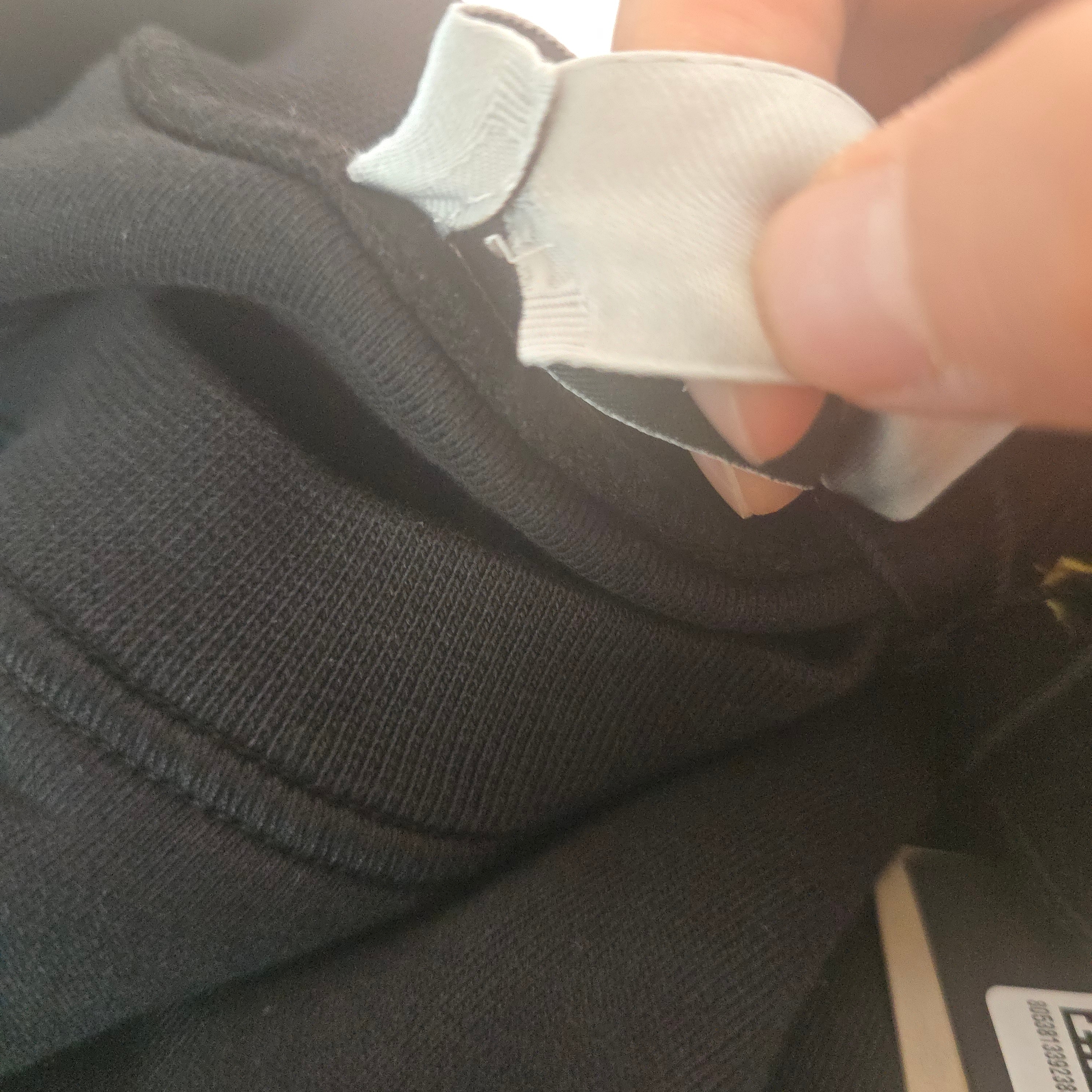 Stone Island 6100060 Organic Cotton Fleece Regular Fit Crewneck Sweatshirt with Elasticated Cuffs  - 25FW 착용 스타일 - 1