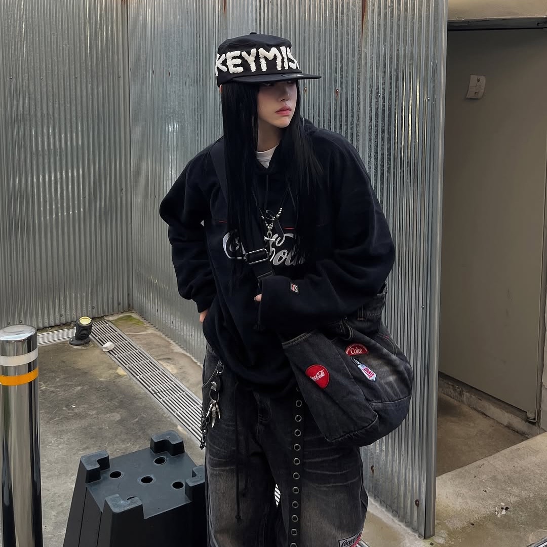 SPORT CHAMBER x Coca-Cola Balloon Denim Pants Black, SPORT CHAMBER x Coca-Cola Denim Cross Bag Black 착용 스타일 - 5