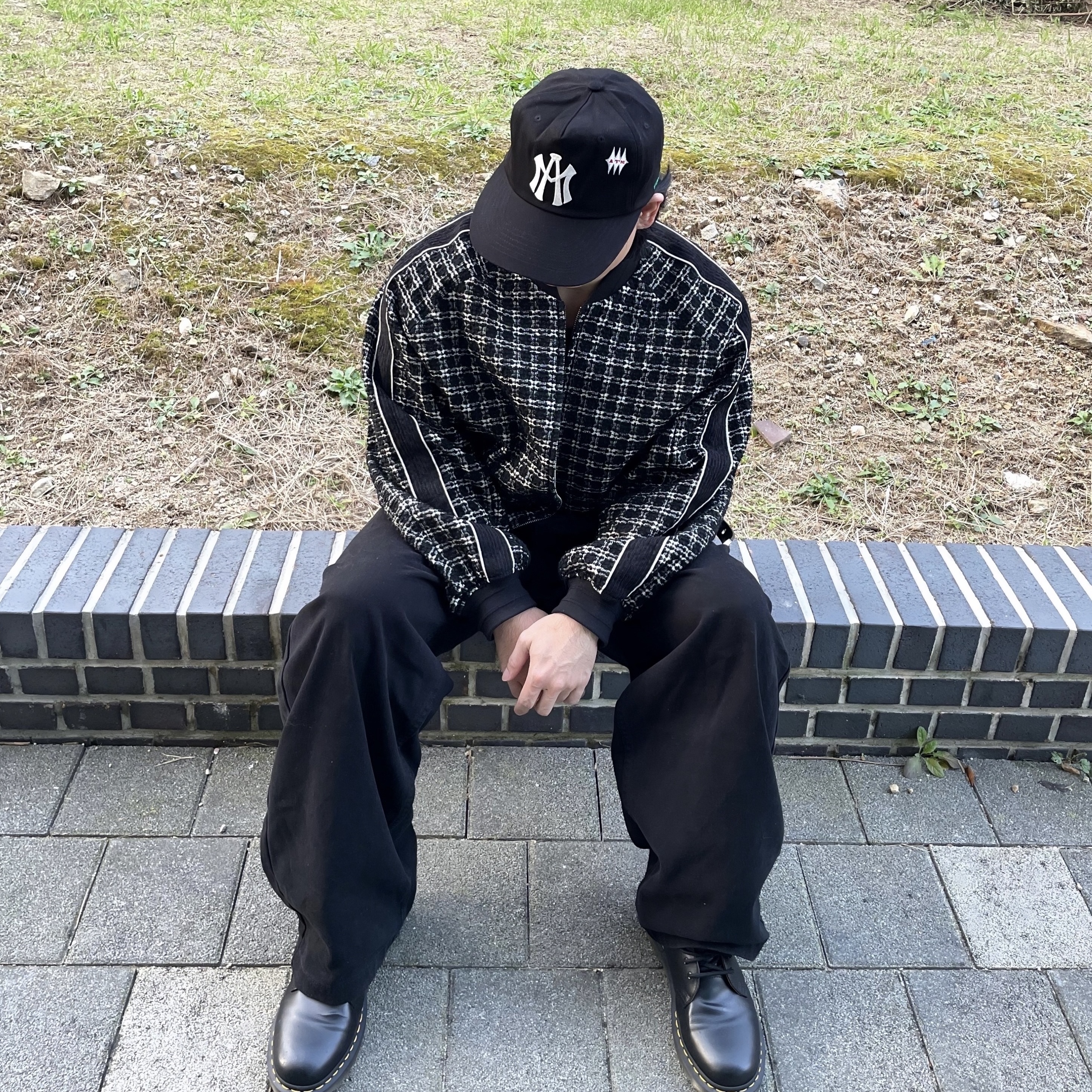 Dr. Martens 1461 Smooth Black, Aftermath Atm Logo Ball Cap Black 착용 스타일 - 3