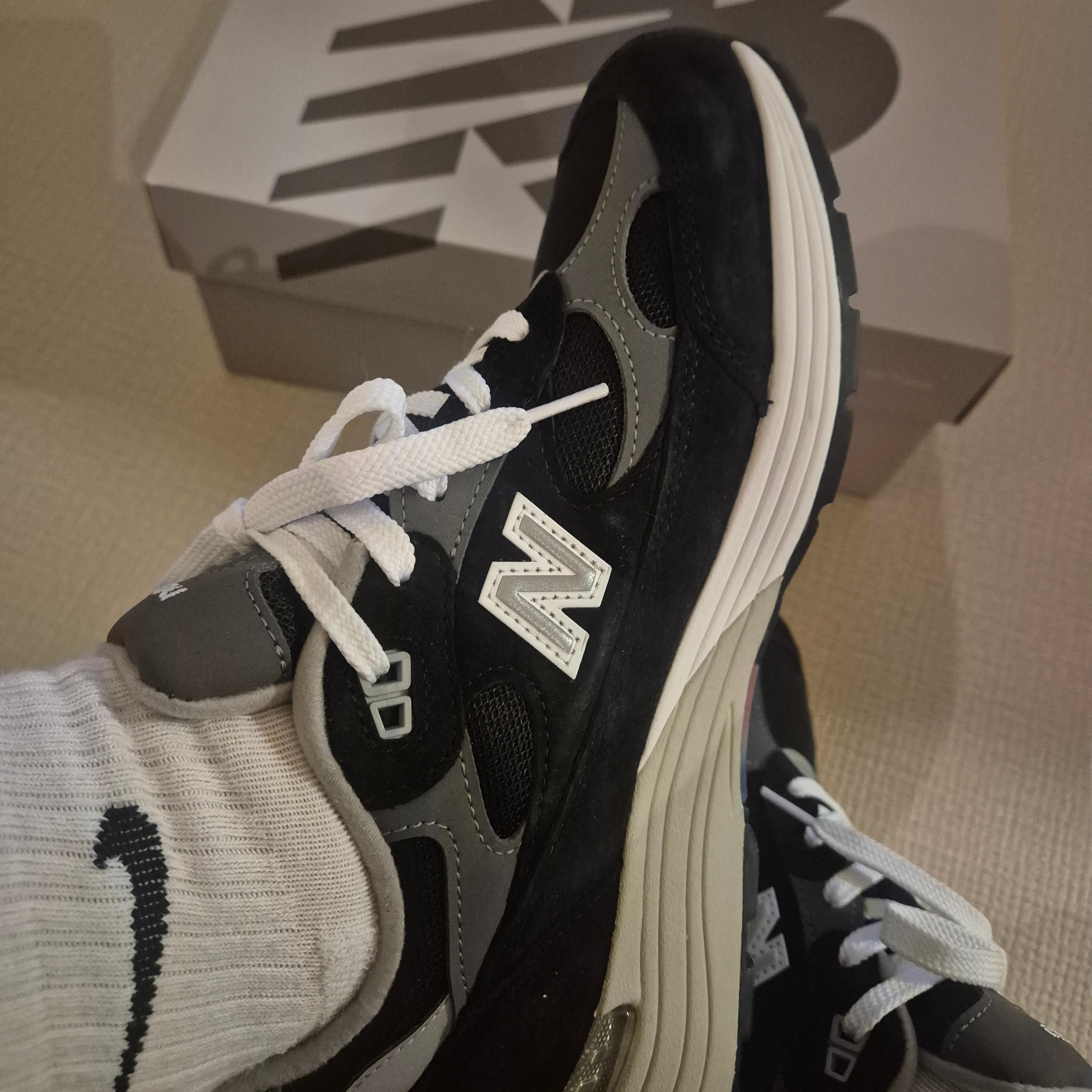 New Balance 992 Made in USA Core Black Grey 착용 스타일