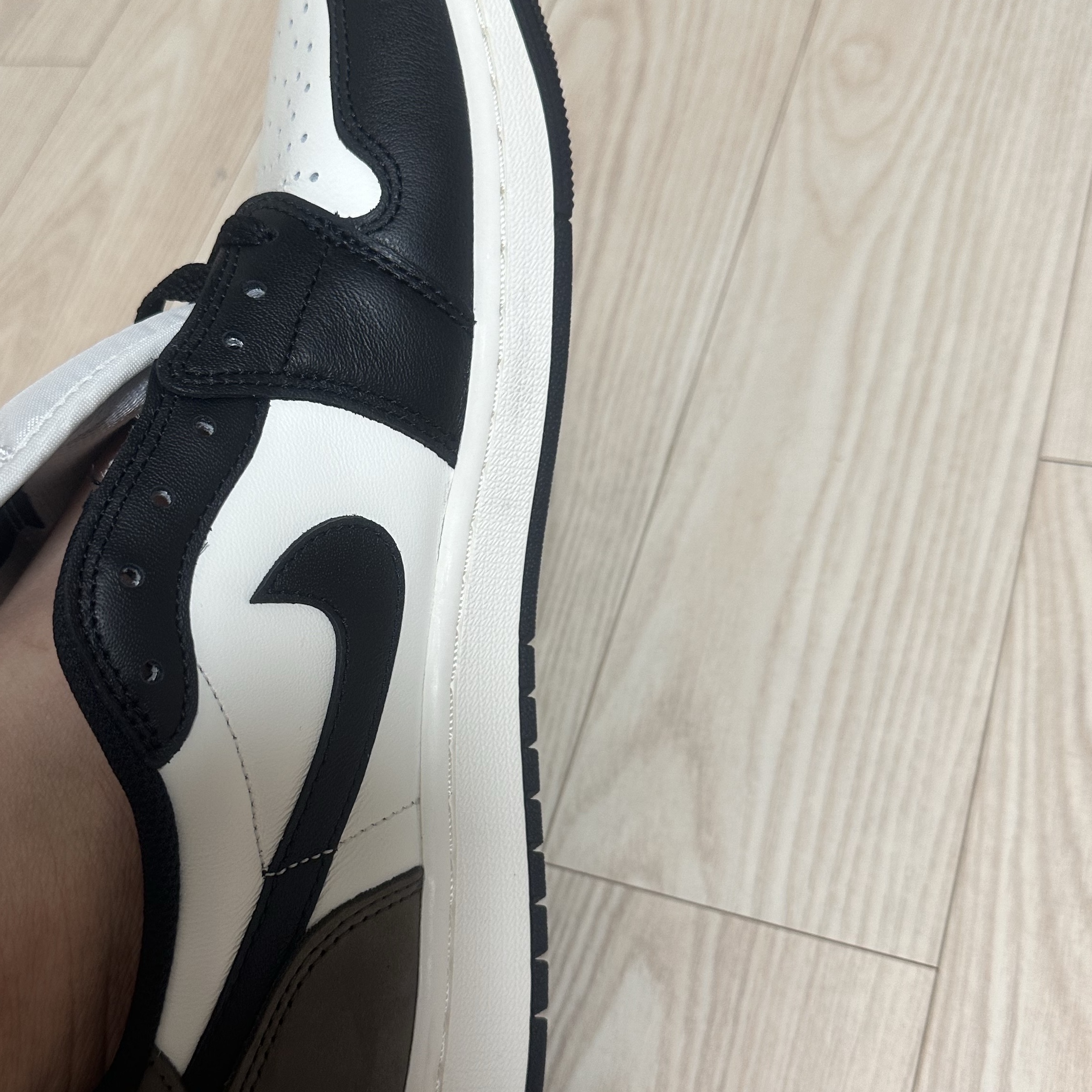 Jordan 1 Retro Low OG Mocha 착용 스타일