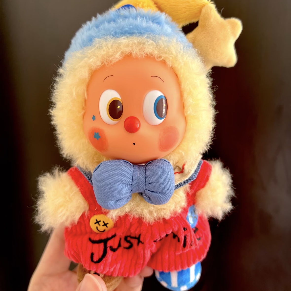 Pop Mart Why So Serious Series Vinyl Plush Pendant Rainbow Jelly Bean (Opened Case) 착용 스타일