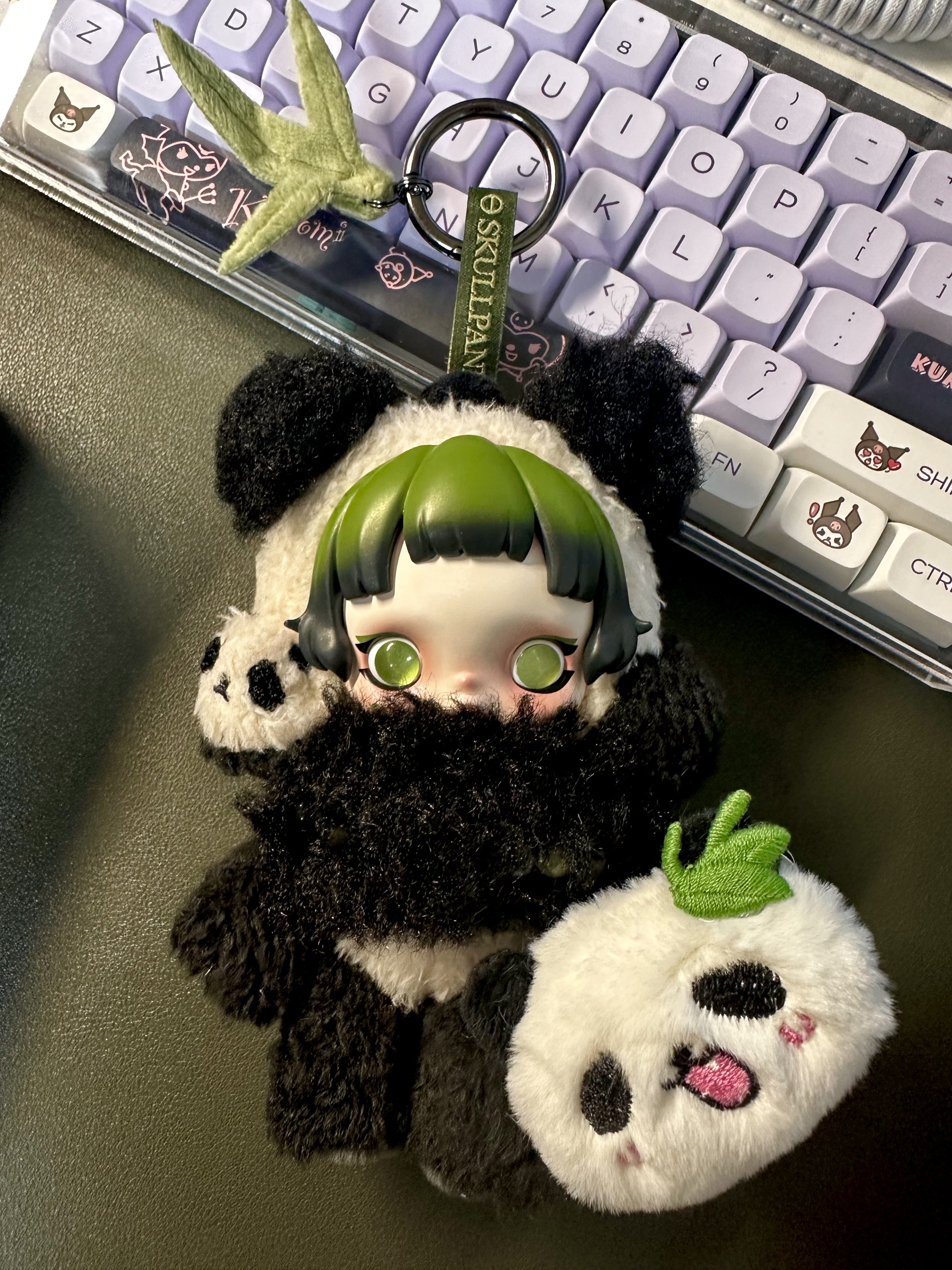 Pop Mart Skullpanda Lazy Panda Plush Doll Pendant 착용 스타일