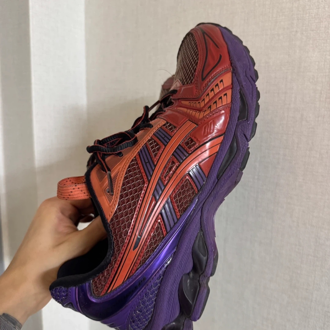 Asics UB1-S Gel-Kayano 14 Classic Red 착용 스타일