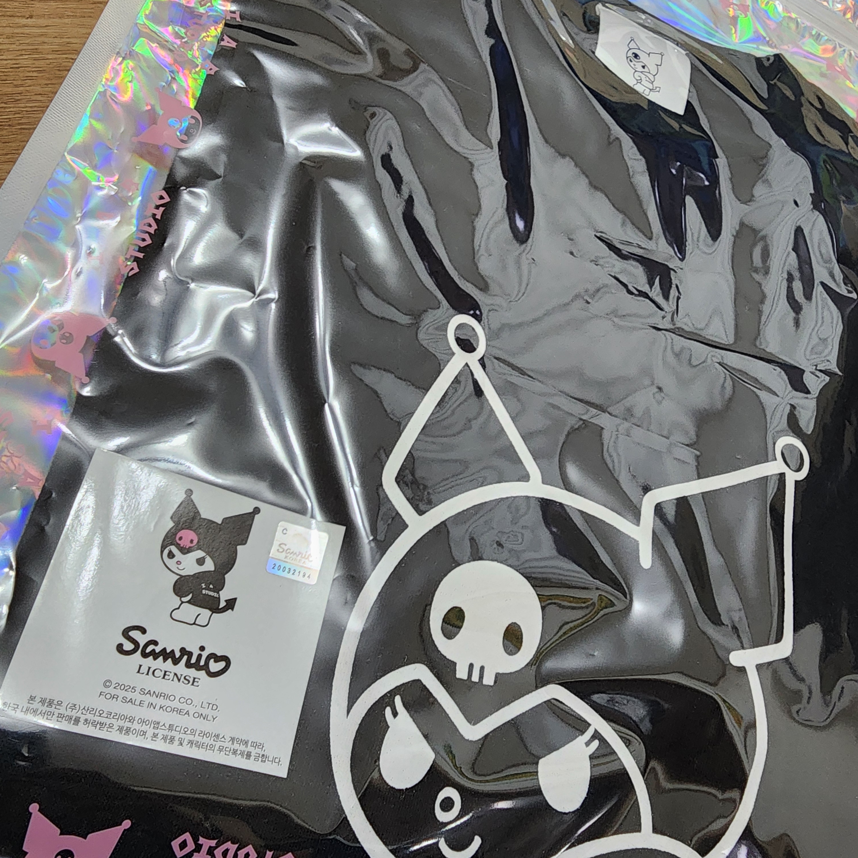IAB Studio Kuromi T-shirts Black White 착용 스타일