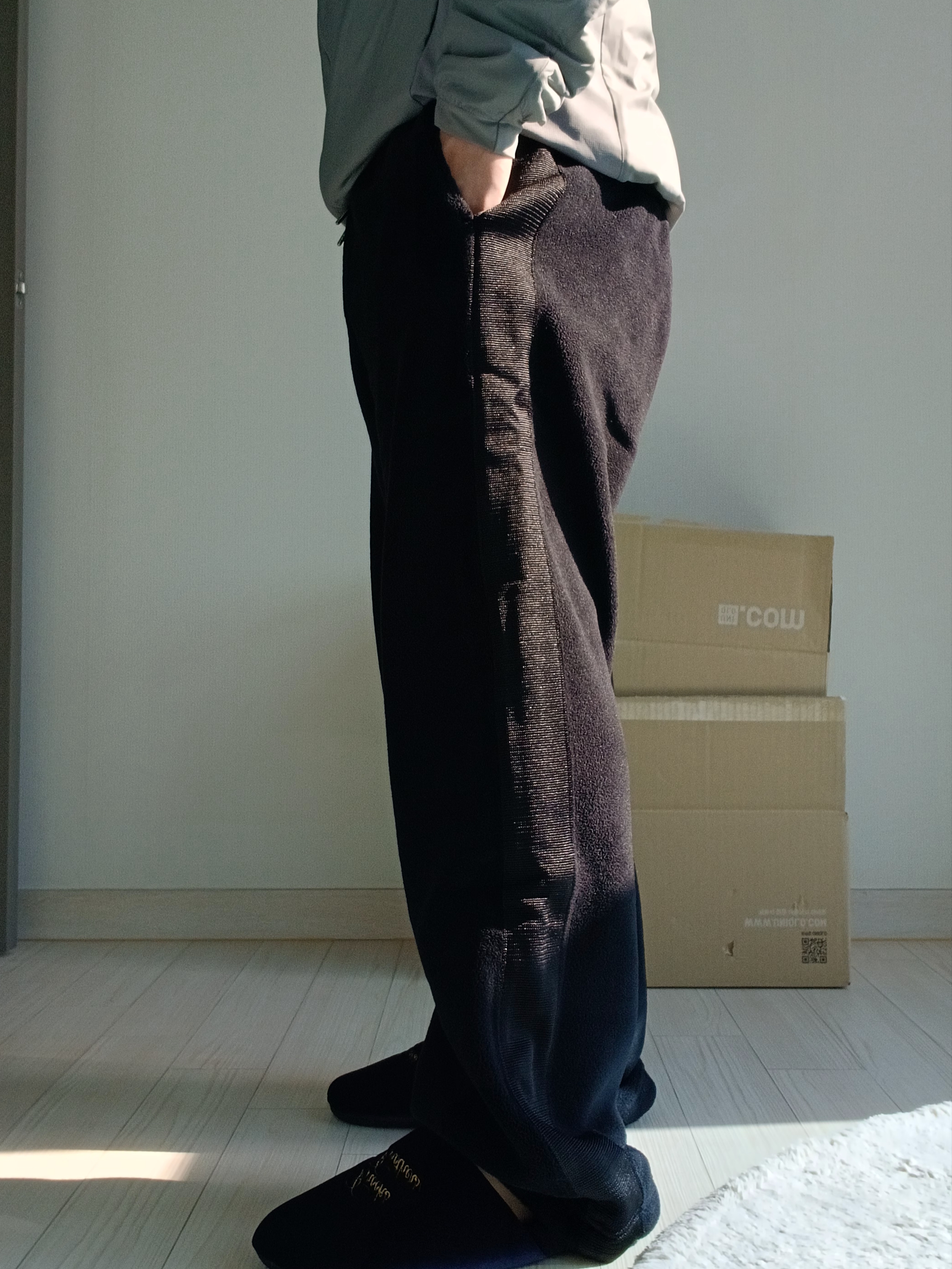 Uniqlo x Needles Fleece Wide Pants Black - KR 착용 스타일 - 3