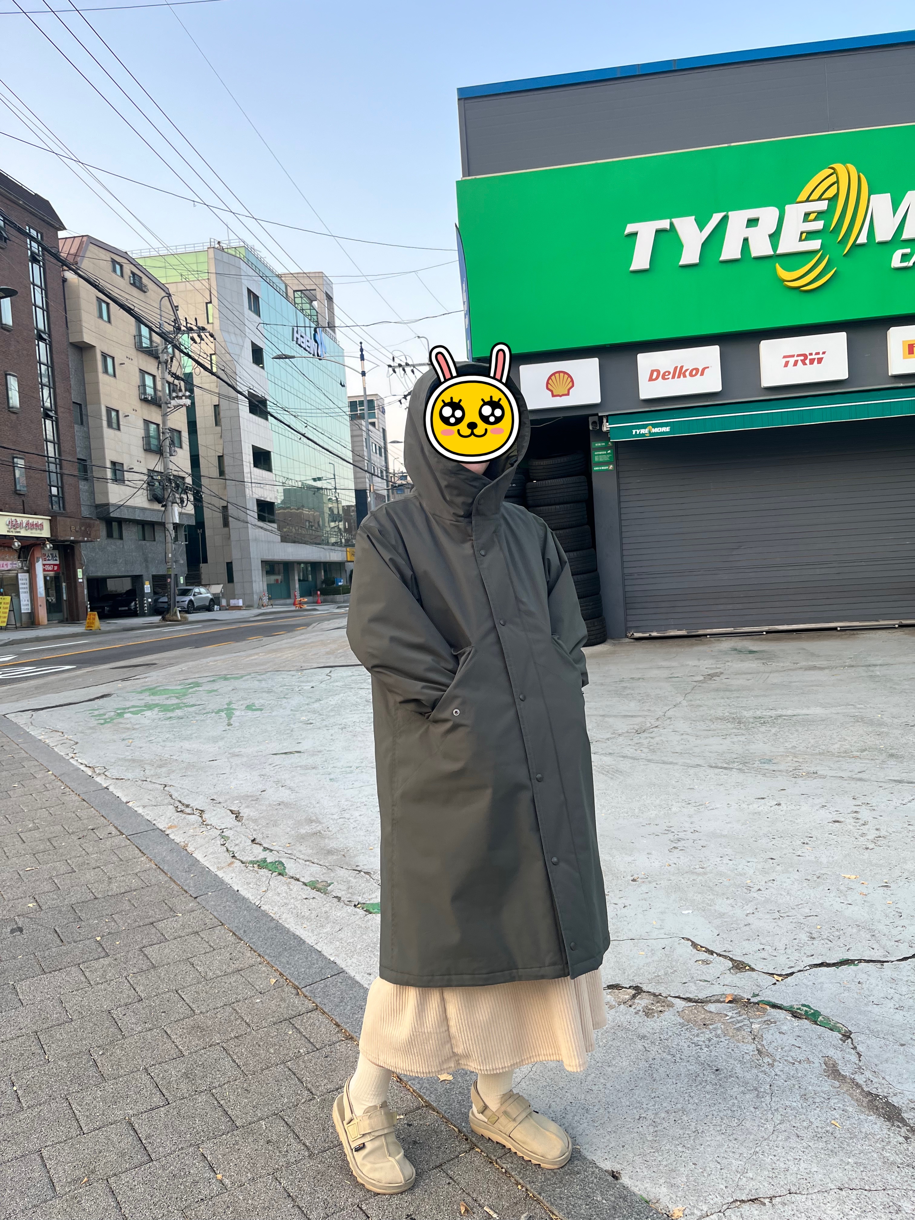Uniqlo x Engineered Garments Pufftech Hooded Coat Dark Green, Goyard Anjou Mini Bag Black 착용 스타일 - 1