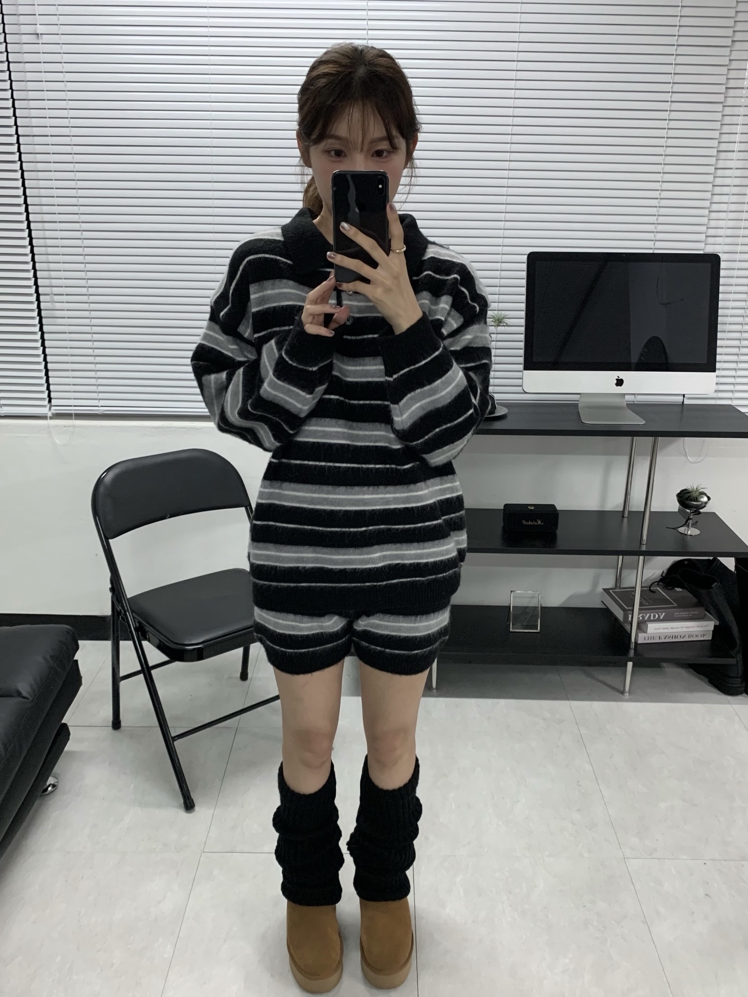 (W) UGG Classic Mini Platform Boots Chestnut 착용 스타일 - 3