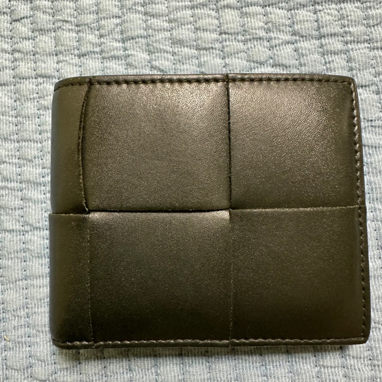 Bottega Veneta Credit Card Case Calfskin Dark Moss 착용 스타일
