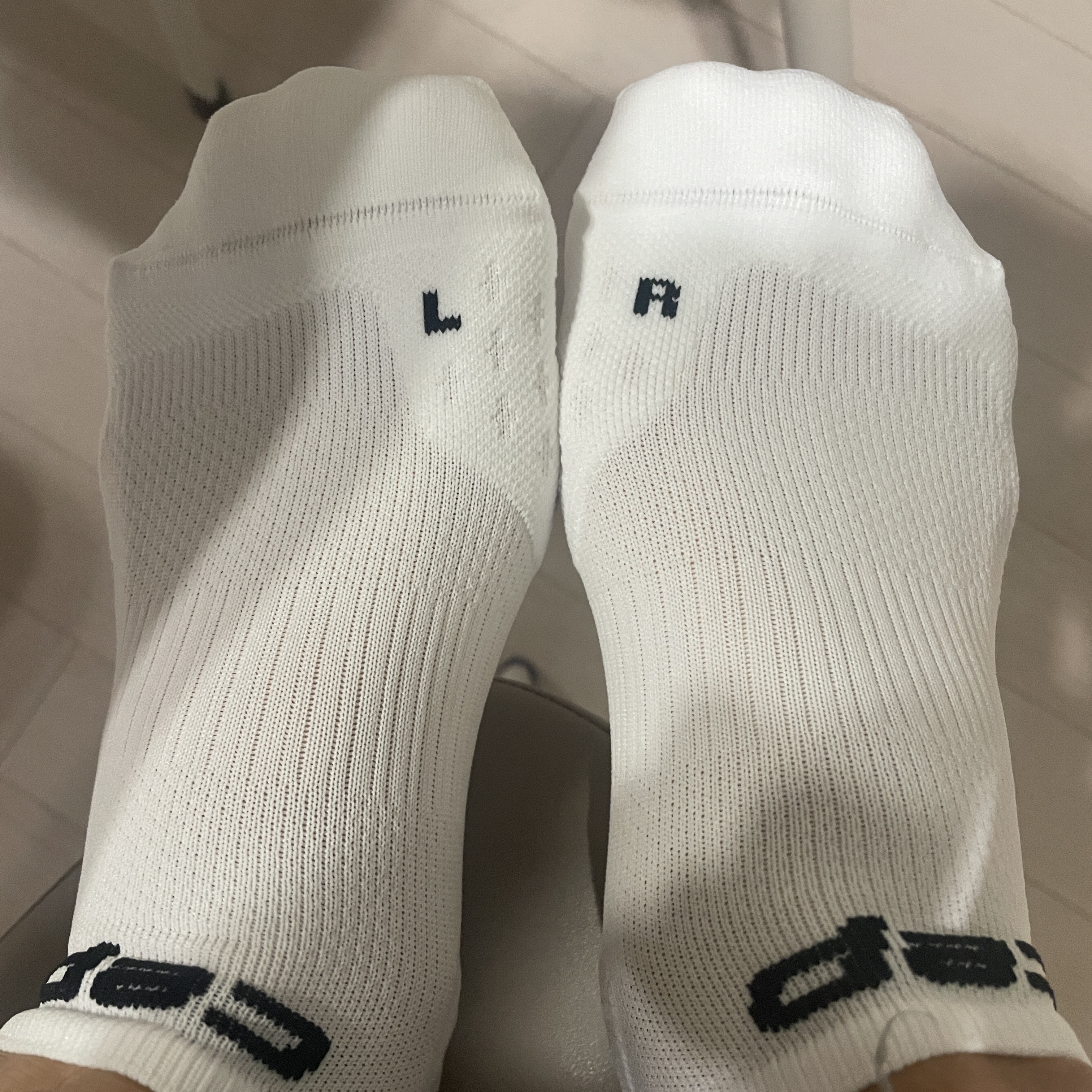 CEP Core Run No Show Socks V5 White 착용 스타일