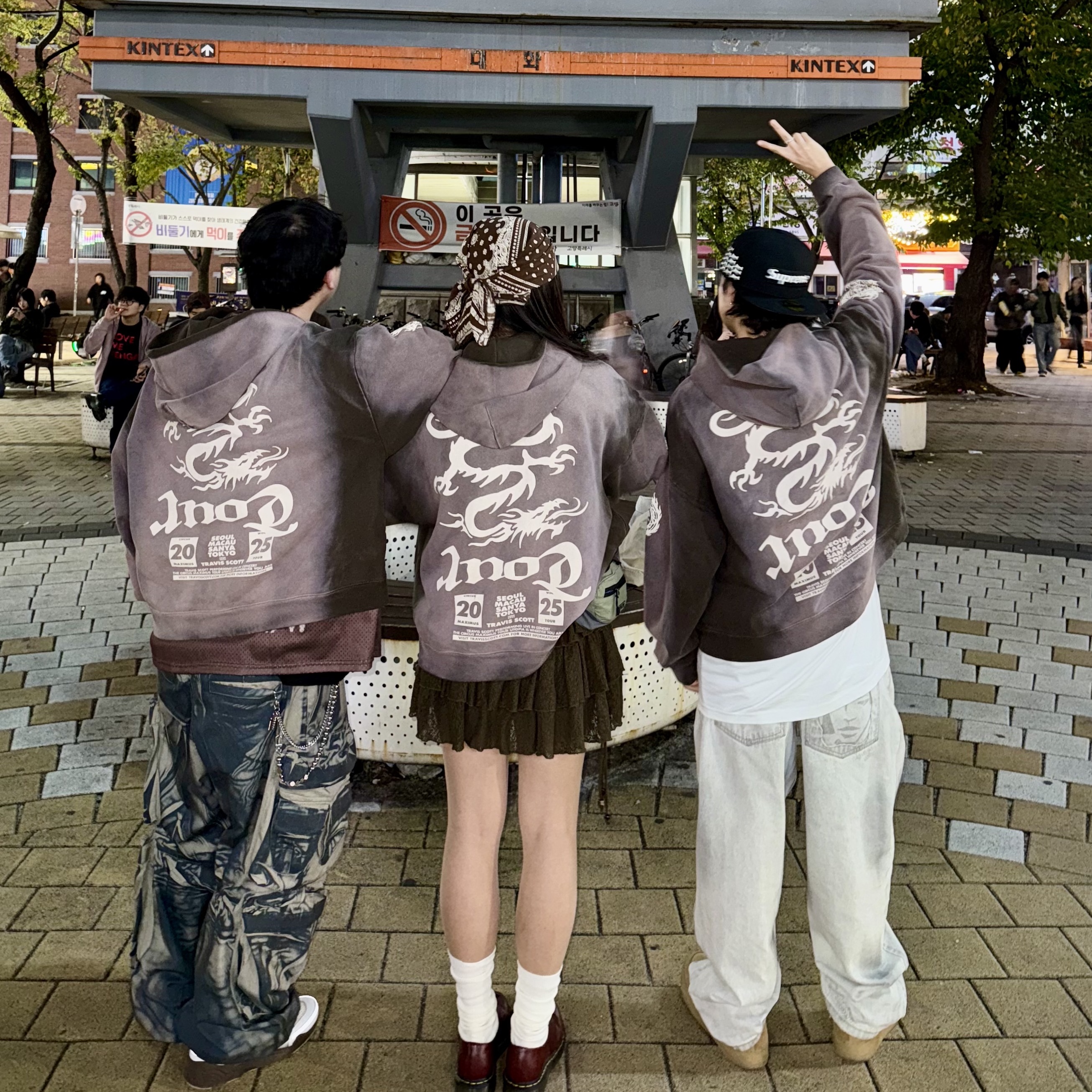 Travis Scott Cactus Jack x WWE Last Time Jersey John Cena T-Shirt Brown, Supreme Hanes Bones Thermal Crew Black (1 Pack) 착용 스타일 - 3