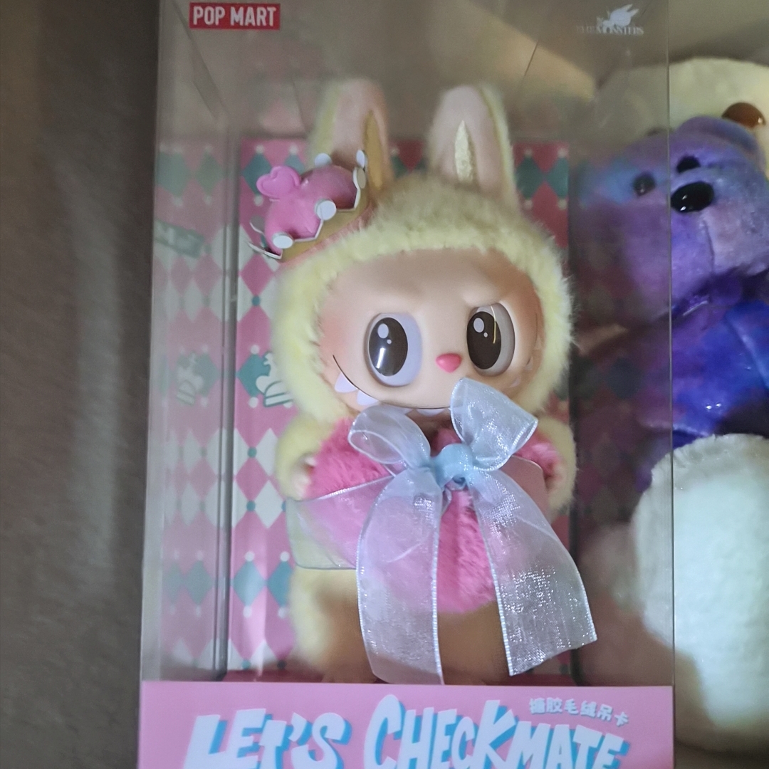 Pop Mart The Monsters Checkmate Series Plush Keyring 착용 스타일