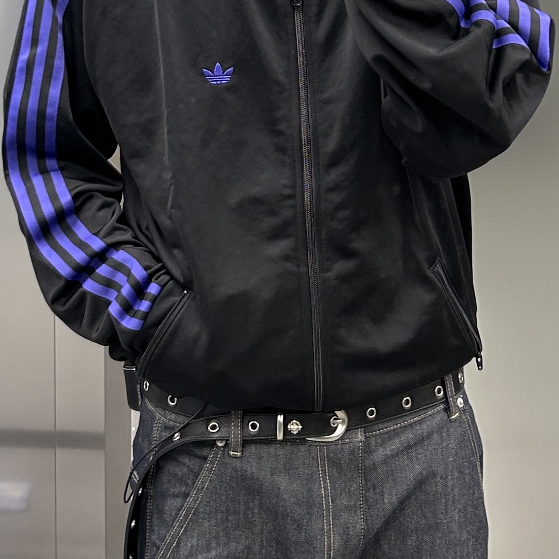 Adidas Beckenbauer Track Top Black Energy Ink - KR Sizing, GRAILZ x KOIN SEOUL Carpenter Raw Denim Pants Indigo 착용 스타일 - 3
