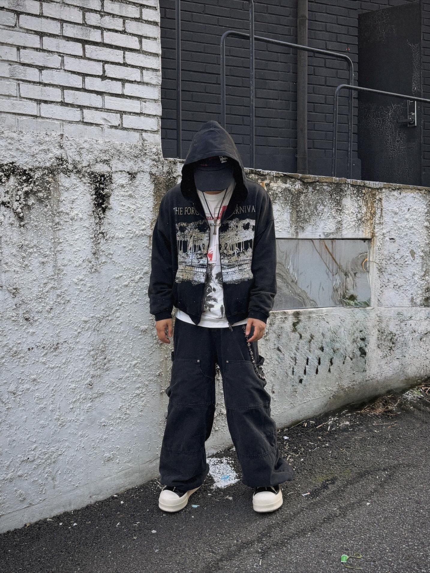 Undermycar 25FW Ruined Merry Go Round VTG Zipped Hoodie Black, Rick Owens Luxor Mega Bumper Sneakers Black Milk 착용 스타일
