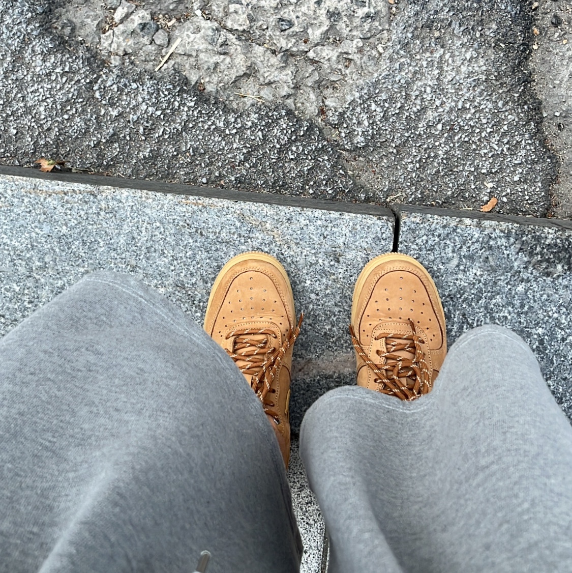 Nike Air Force 1 '07 WB Flax 착용 스타일