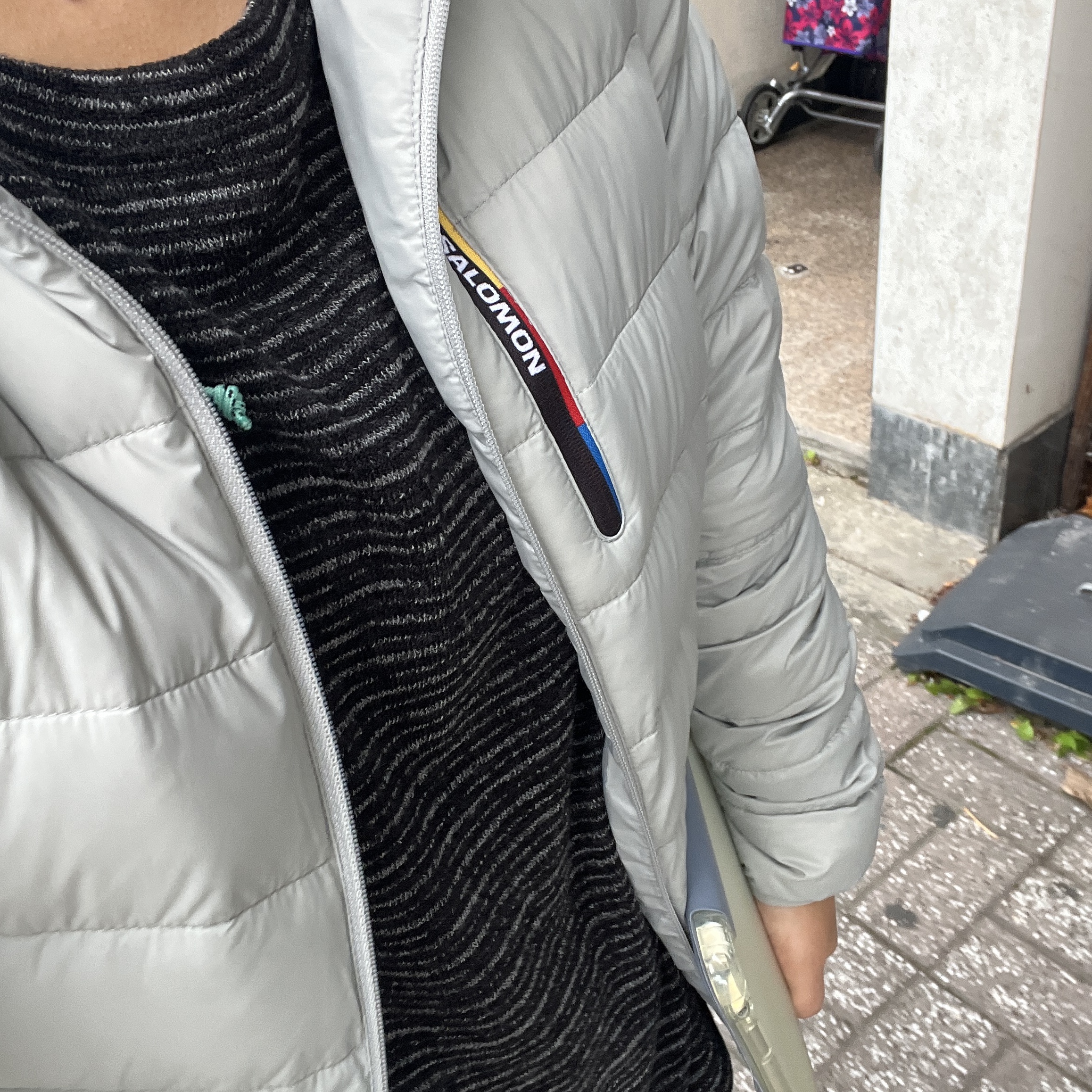 (W) Salomon X-Fuse Hooded Down Jacket Light Gray 착용 스타일 - 1